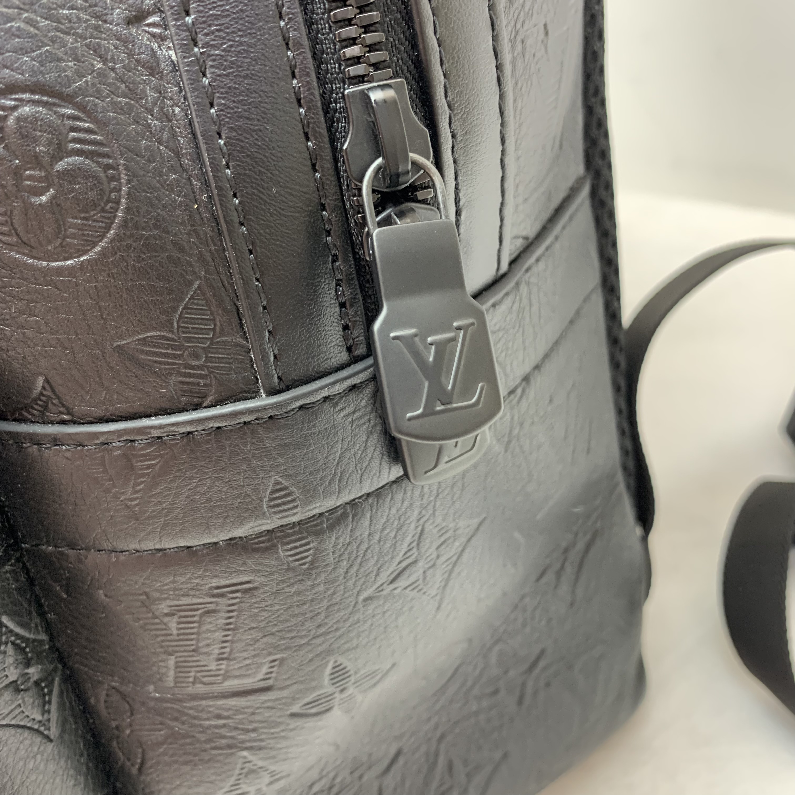 LV Discovery Backpack  LV男士背包