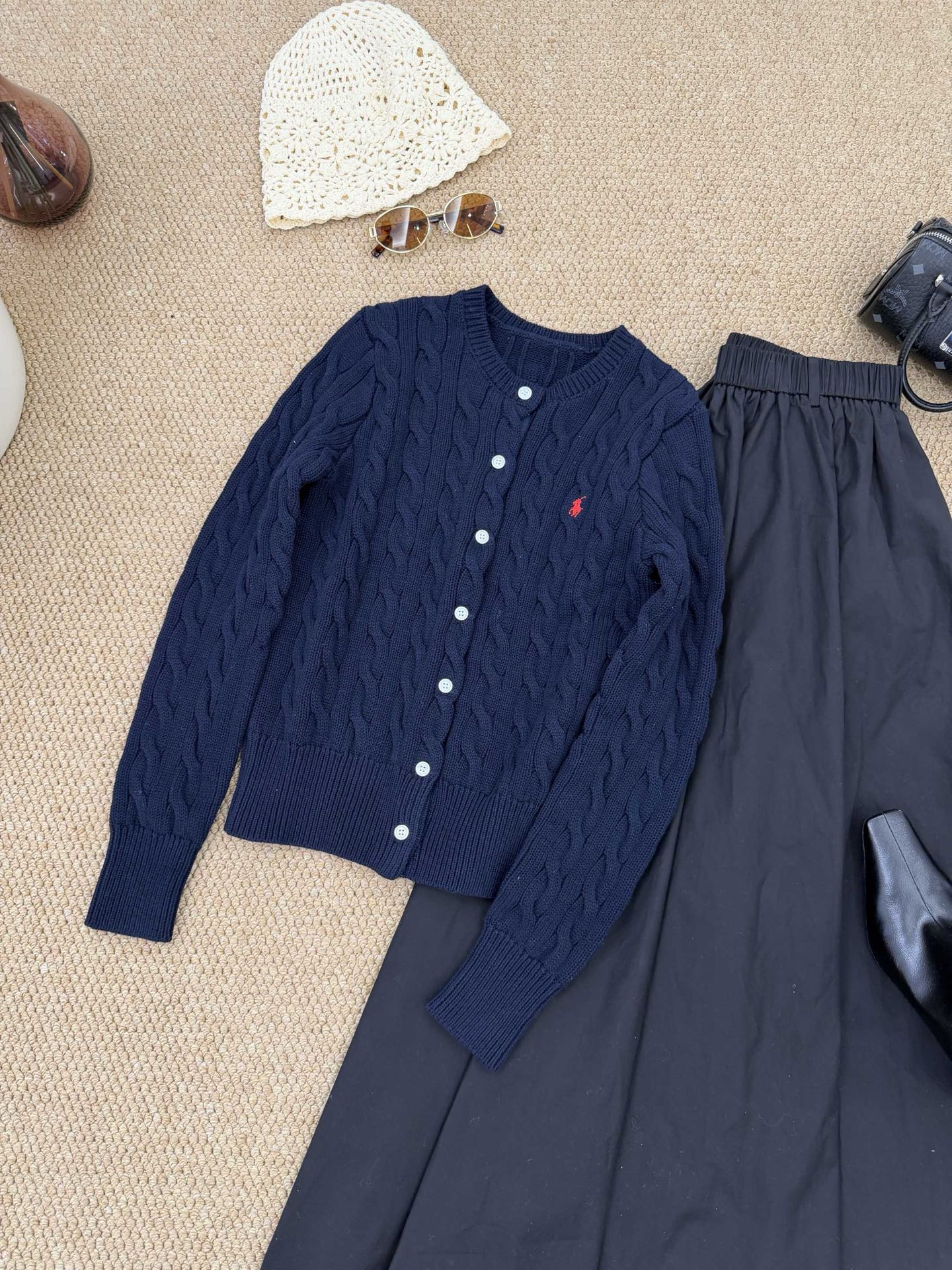 $188件。🔥 最新配色  口碑爆款‼️Ra 經典老錢風大麻花絞花針織開襟衫