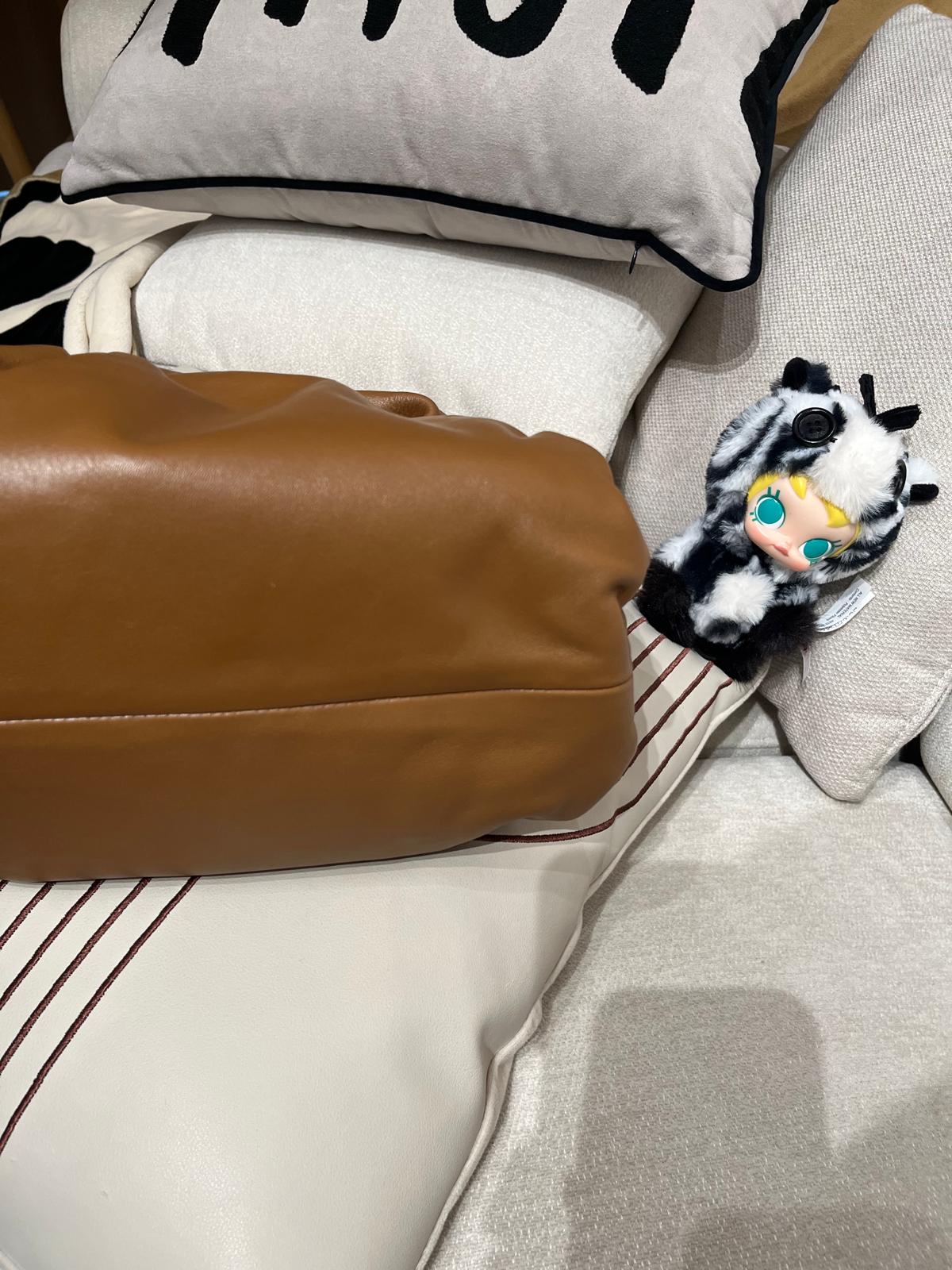 BOTTEGA VENETA BV The Shoulder Pouch leather gathered hobo 雲朵包 ,100%Authentic ,98%new✅dust bag