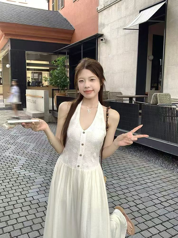 1747 French Beige Midi Dress Freesize 法式温柔杏色挂脖裙