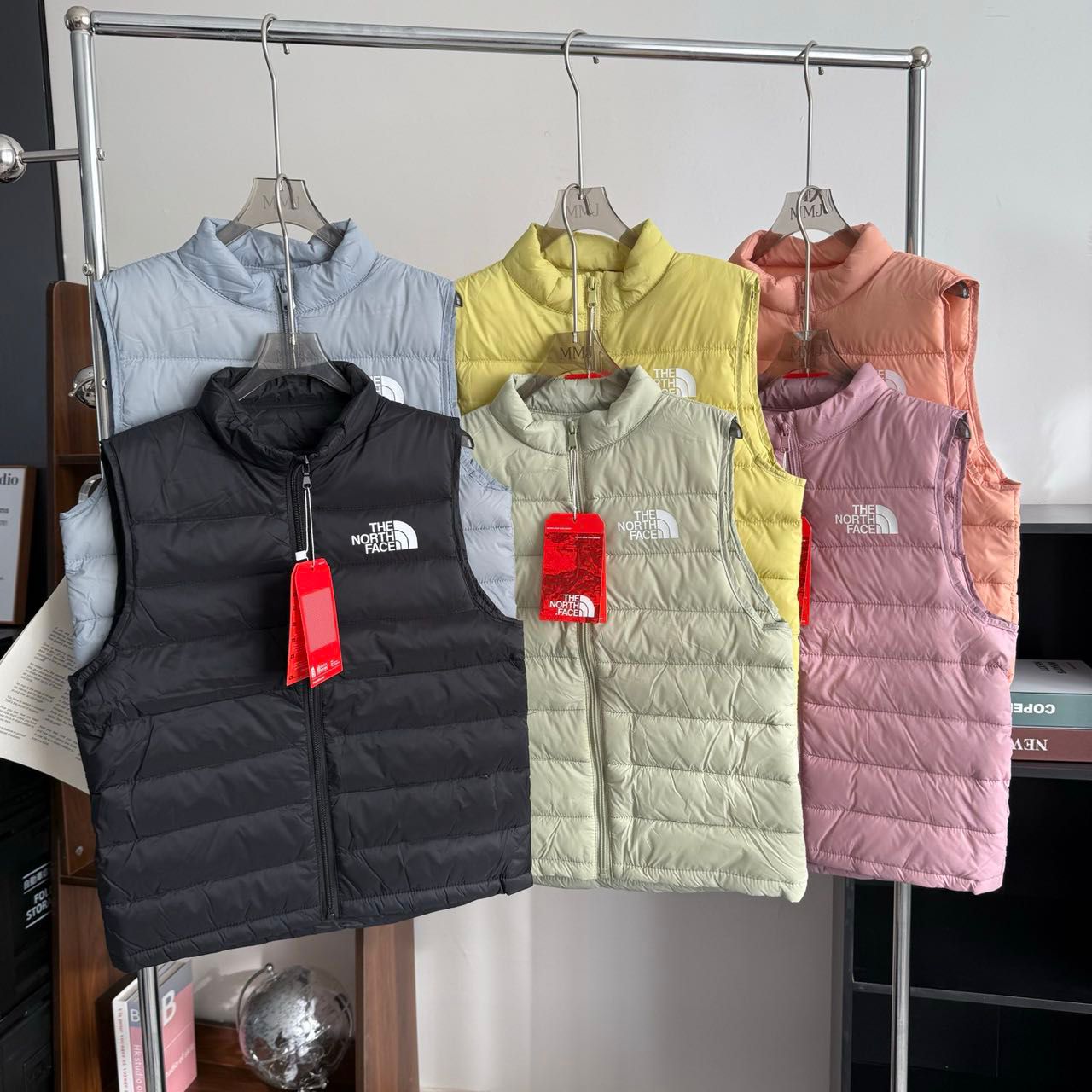 廠單tnf中大童六色90羽絨馬甲 $85件。2件起$75件