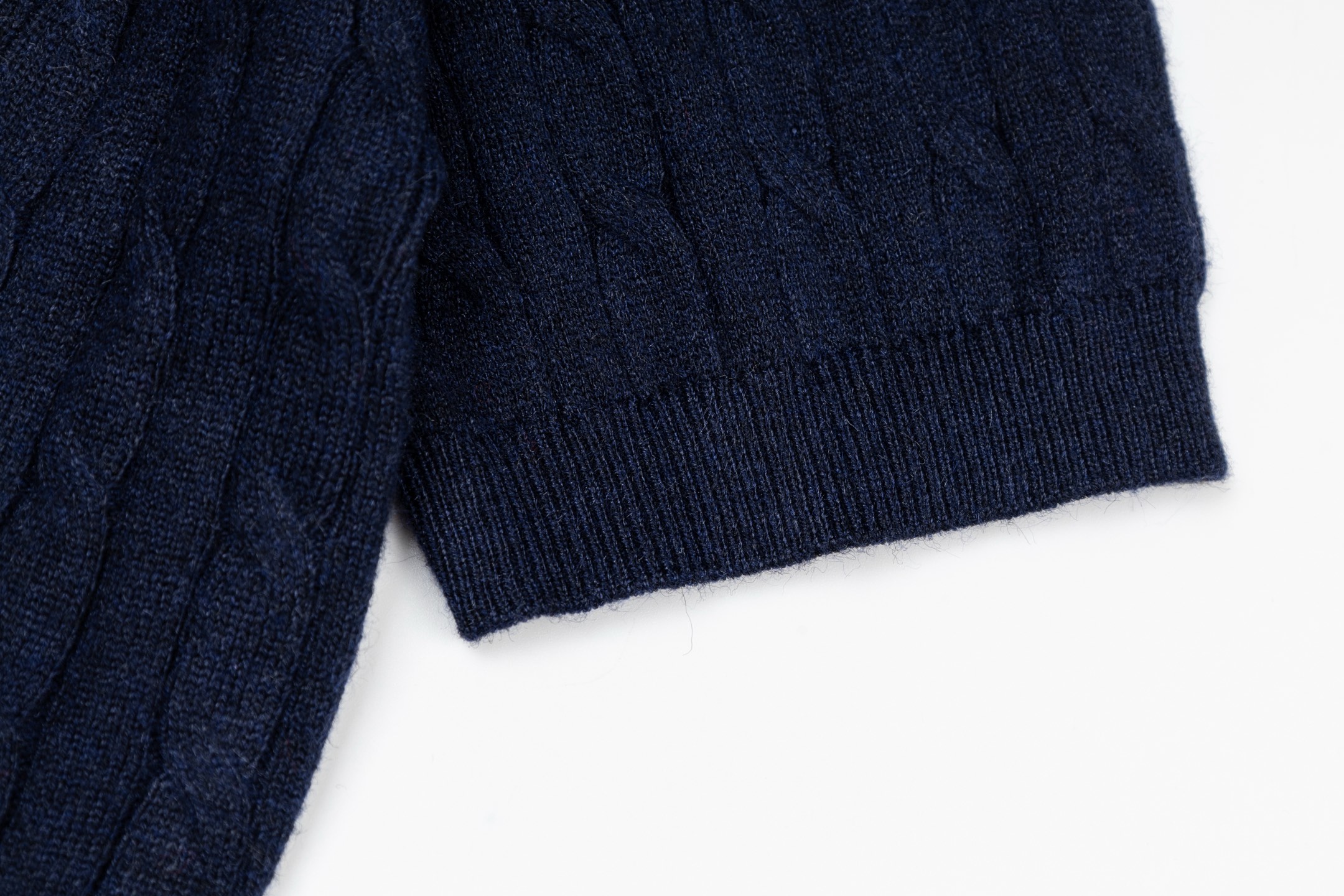 Mardi Mercredi Flower Embroidery Cable Short Sleeve Knit