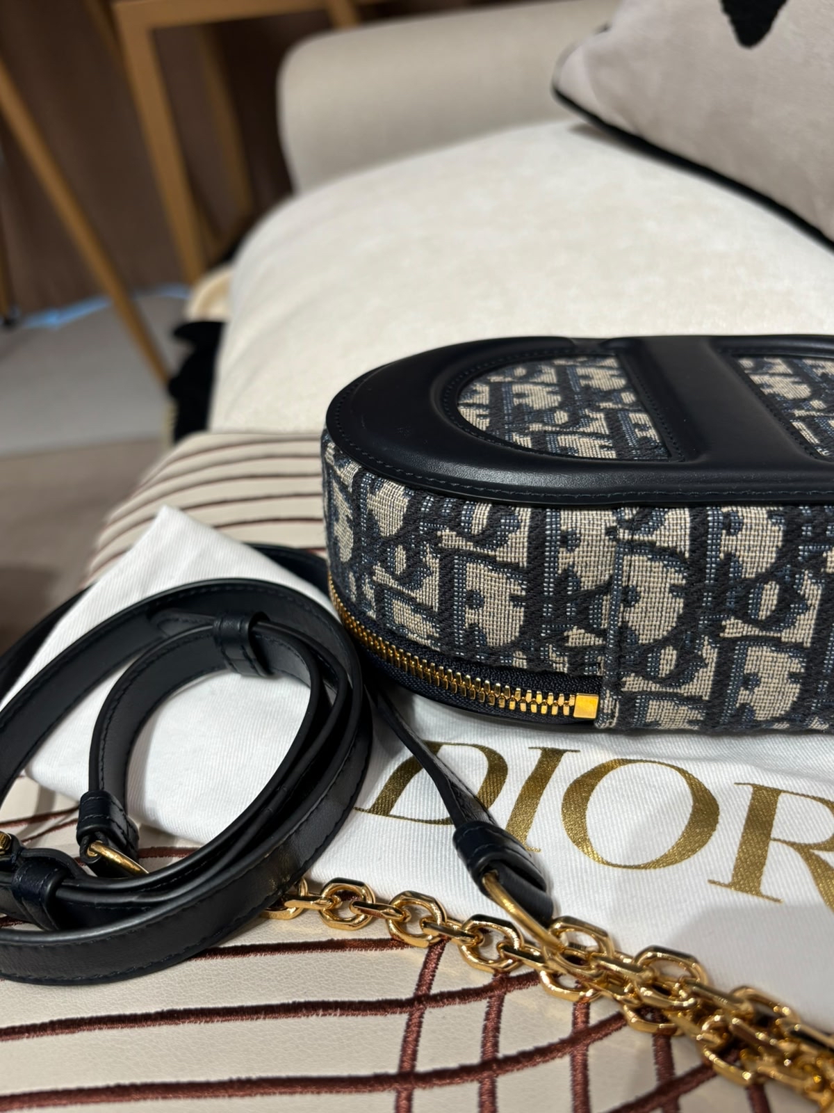 DIOR CD Signature Oval Camera Bag CHRISTIAN DIOR 100%Authentic, 98%New  ✅收據✅Certificate ✅dust bag  