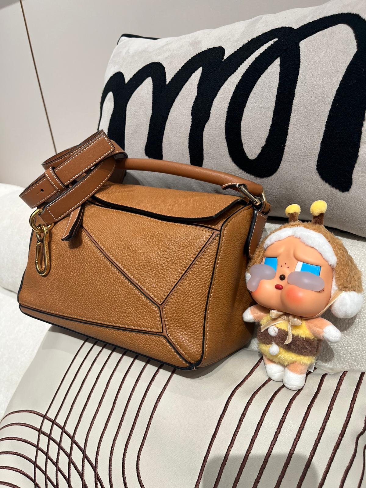 Loewe Puzzle Small Tan Calfskin 100%Authentic, 98%New ✅Tap✅Booklet✅Dust bag