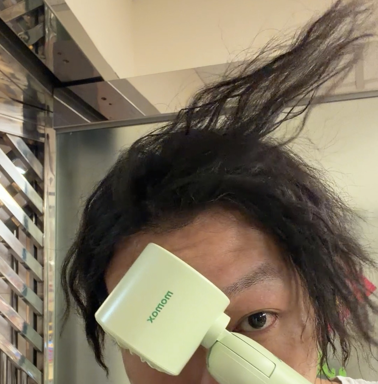 Momax 1°GO CLAMP Compact Foldable Umbrella-Clip Mini Fan