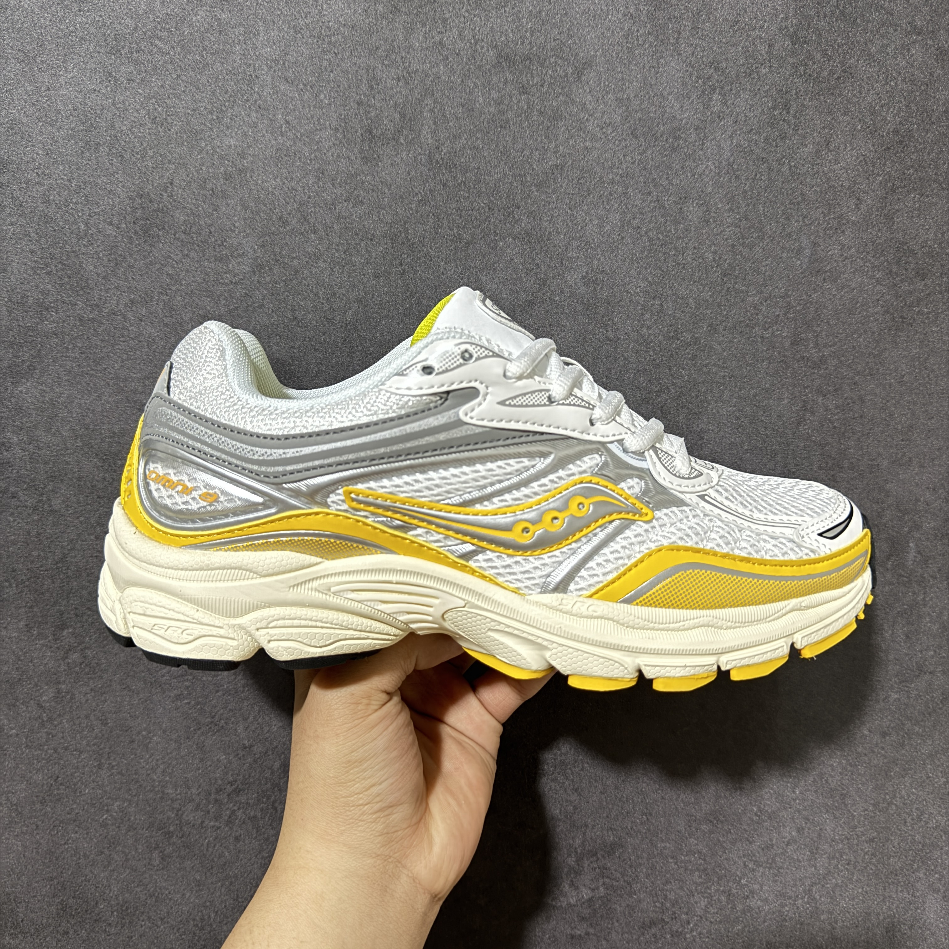 Saucony ProGrid Omni 9 OG