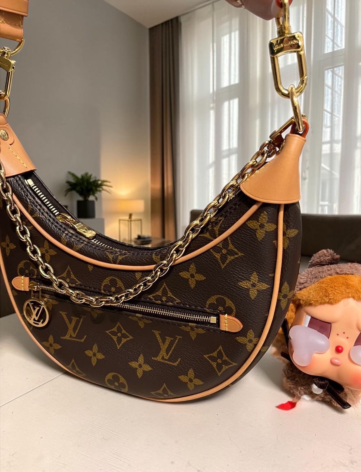 Lv loop hobo monogram M81098 ,100%Authentic, 98%new ✅Dust bag✅Box