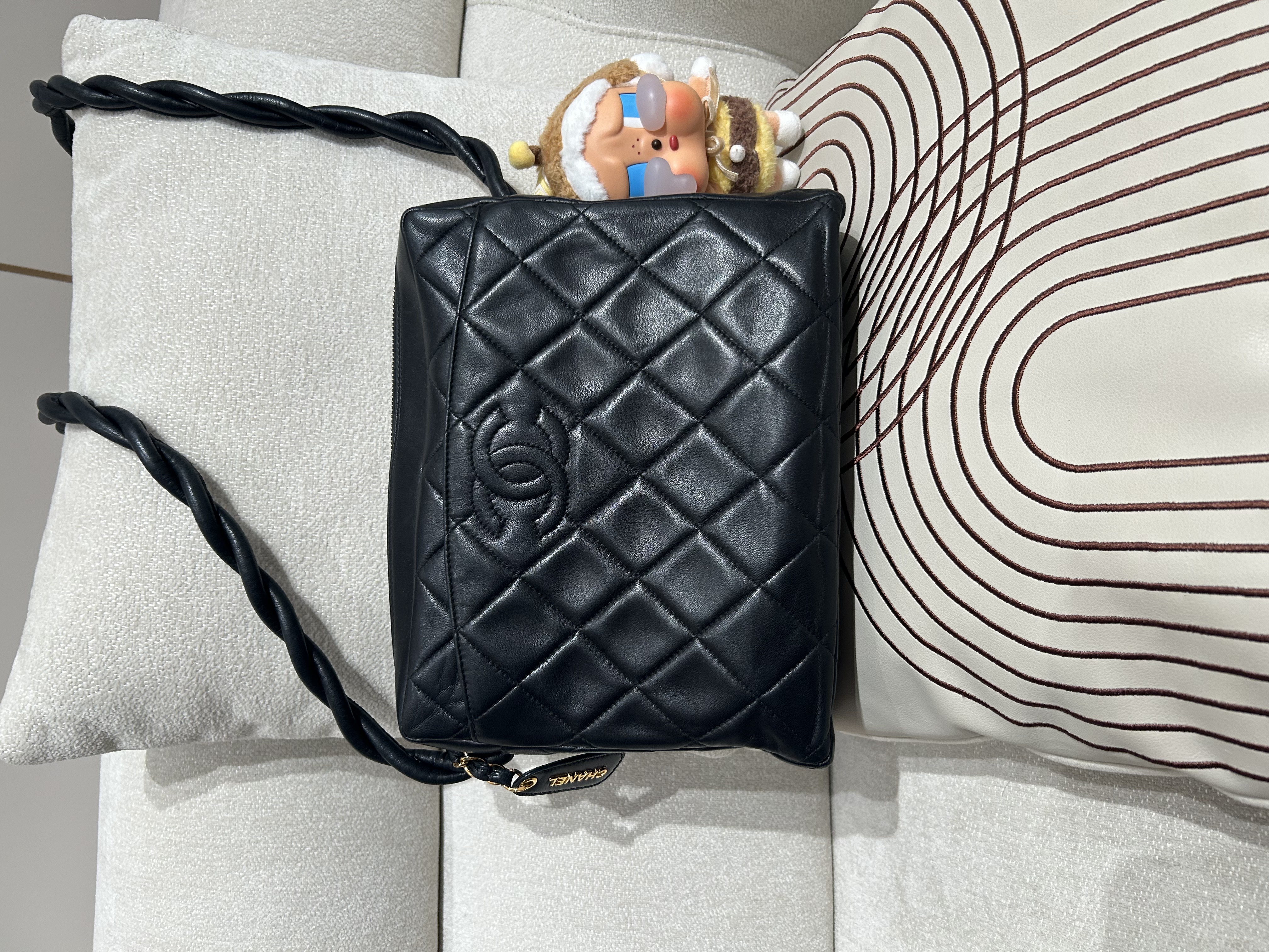 Chanel Vintage Shoulder bag 100%Authentic, 95%New ✅4card✅Dust bag