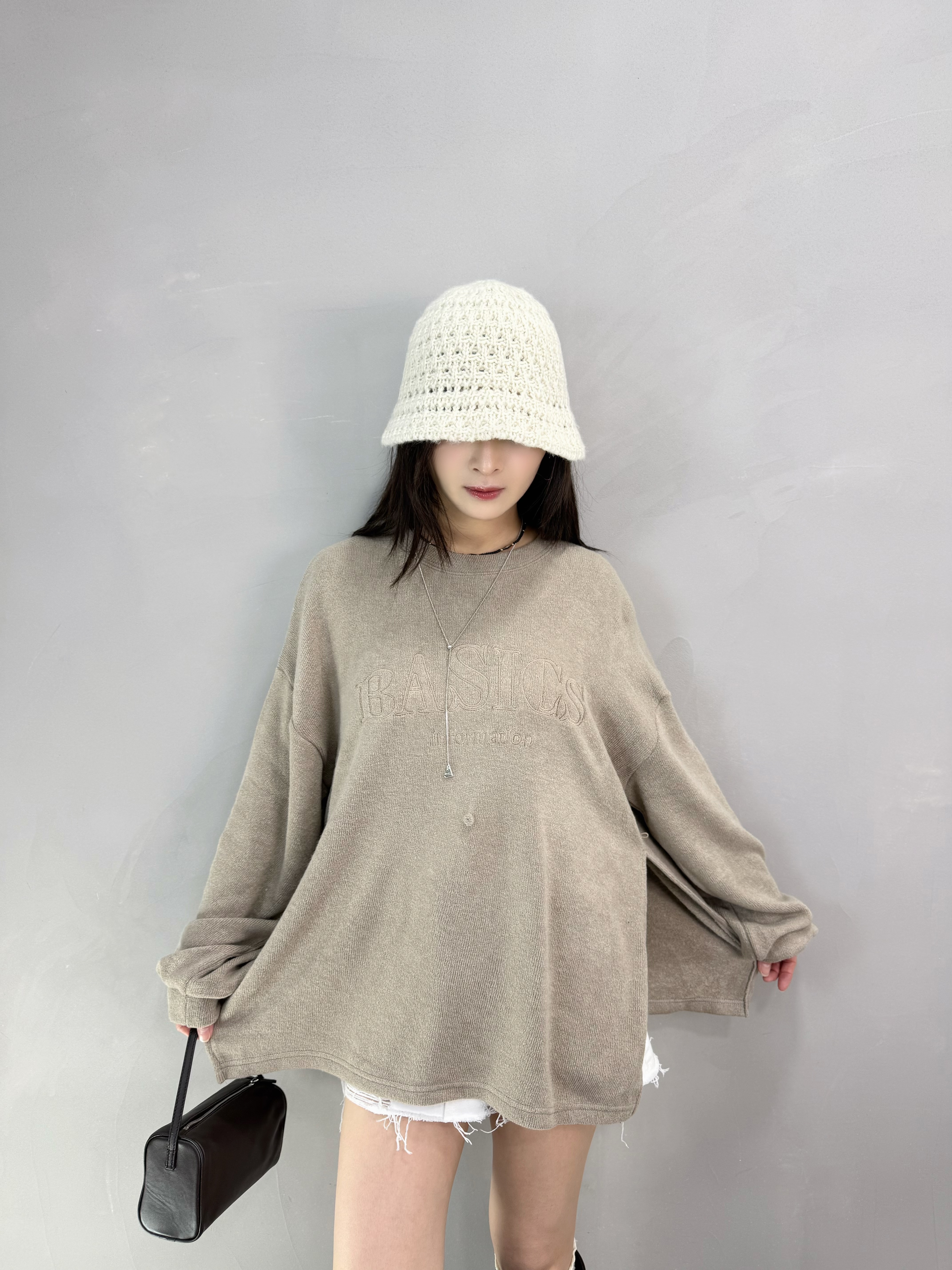 G83 側扣開叉刺繡Top