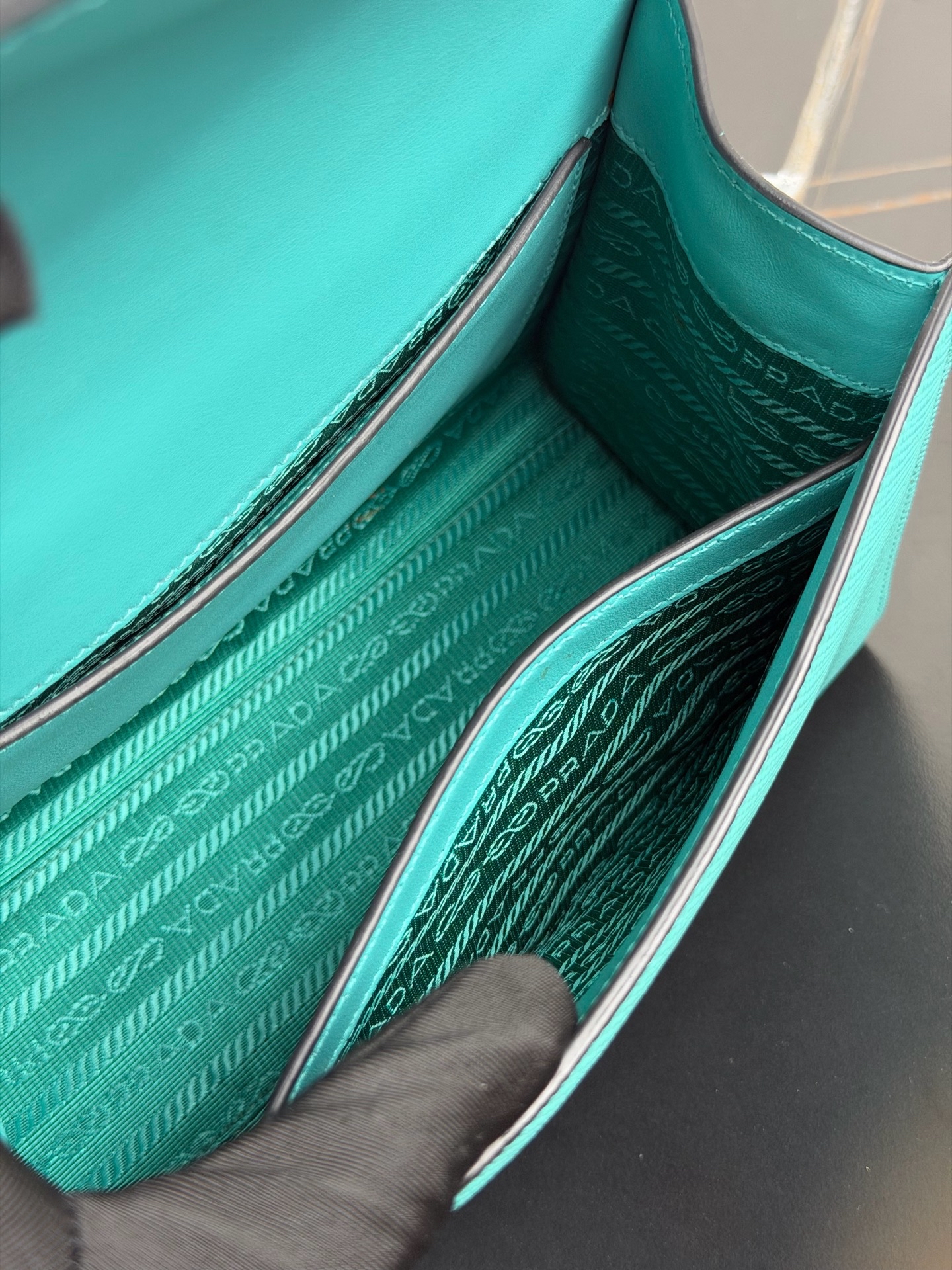 【預訂貨品】Prada藍綠色十字紋牛皮信封包