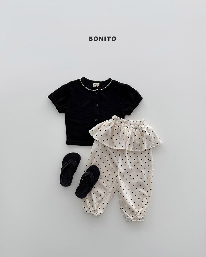 以下是您發送的圖片對應的幾個產品標題選項：* **Bonito 女童開襟衫套裝*** **Bonito 兒童紐扣上衣*** **甜心開襟衫系列**