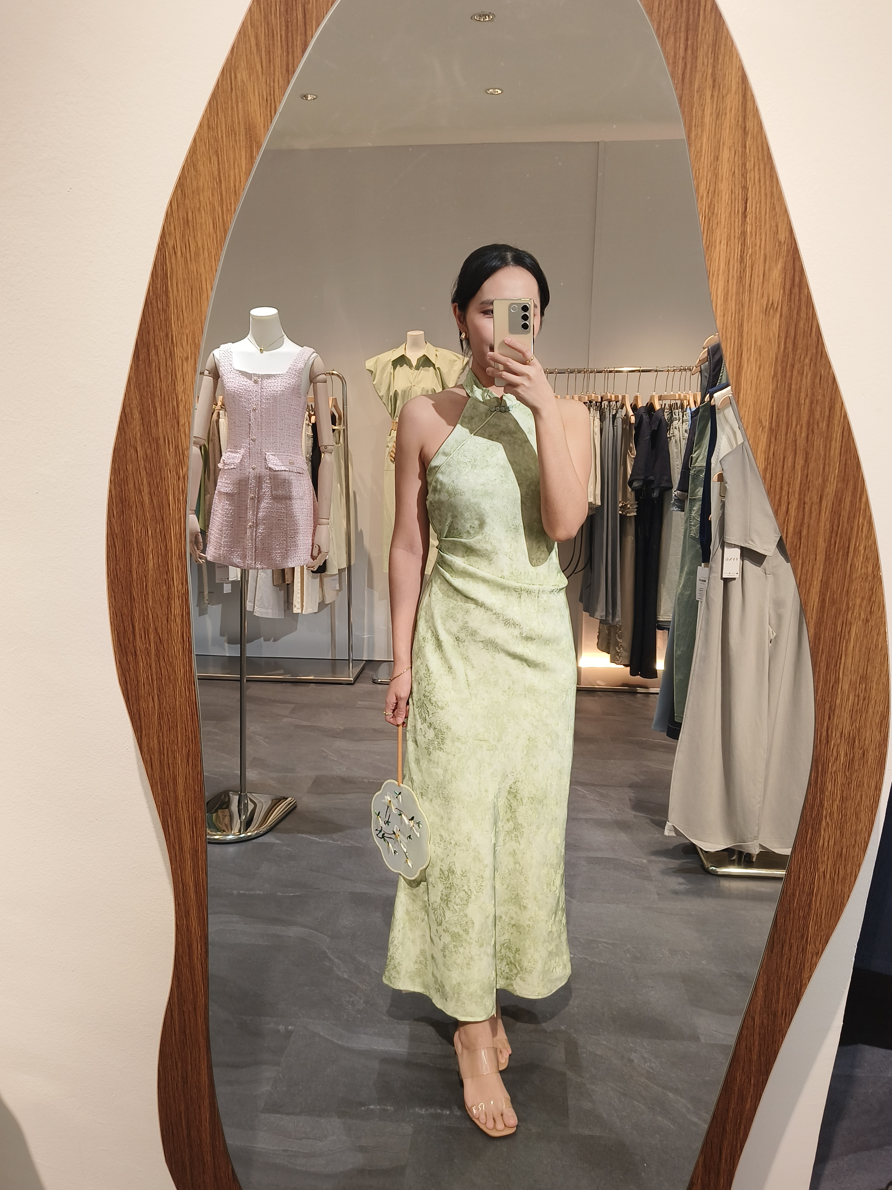 绿色新中式挂脖收腰长裙