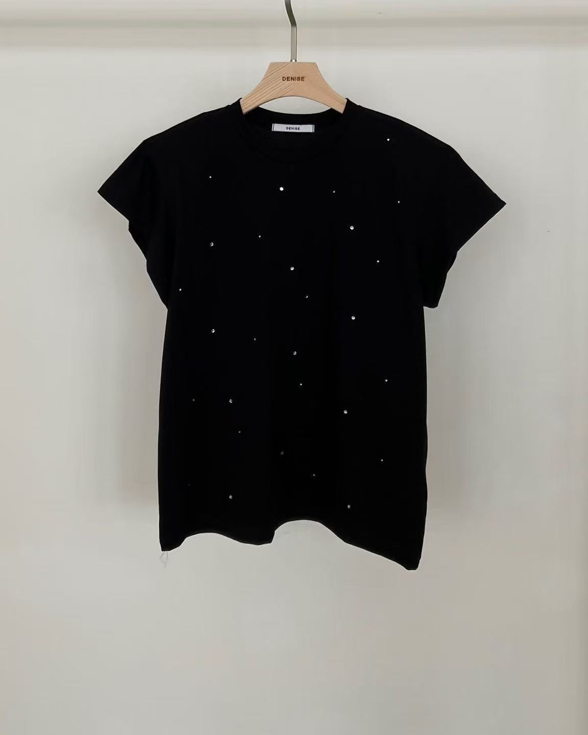 Loose Fit Black Cotton T-Shirt with Rhinestone Embellishments ‖ 钻石点缀宽松黑色棉T恤 KR01311603