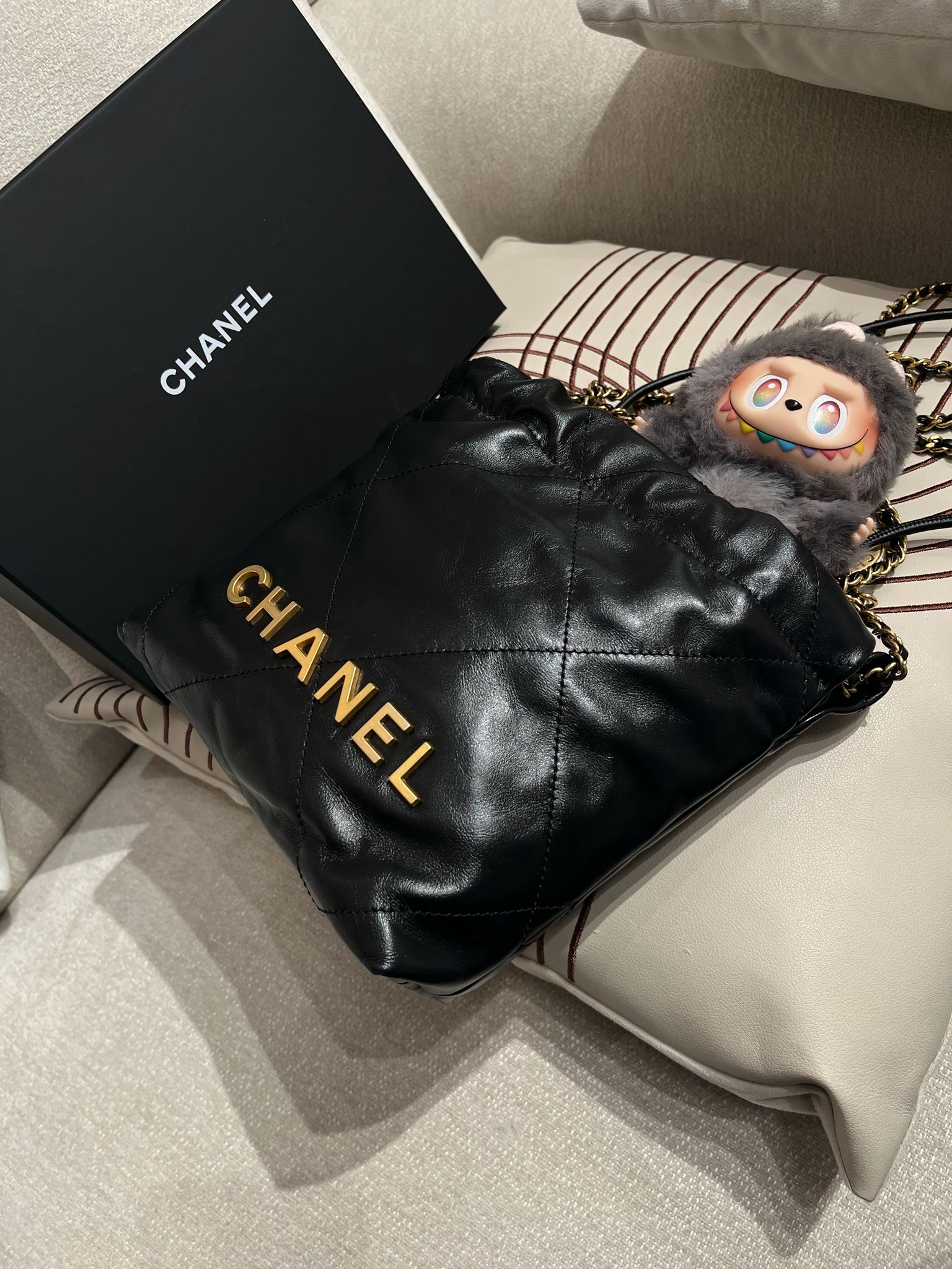 未使用品 Chanel 22 Mini 黑金 100%Authentic, Unused ✅晶片✅dust bag✅Box