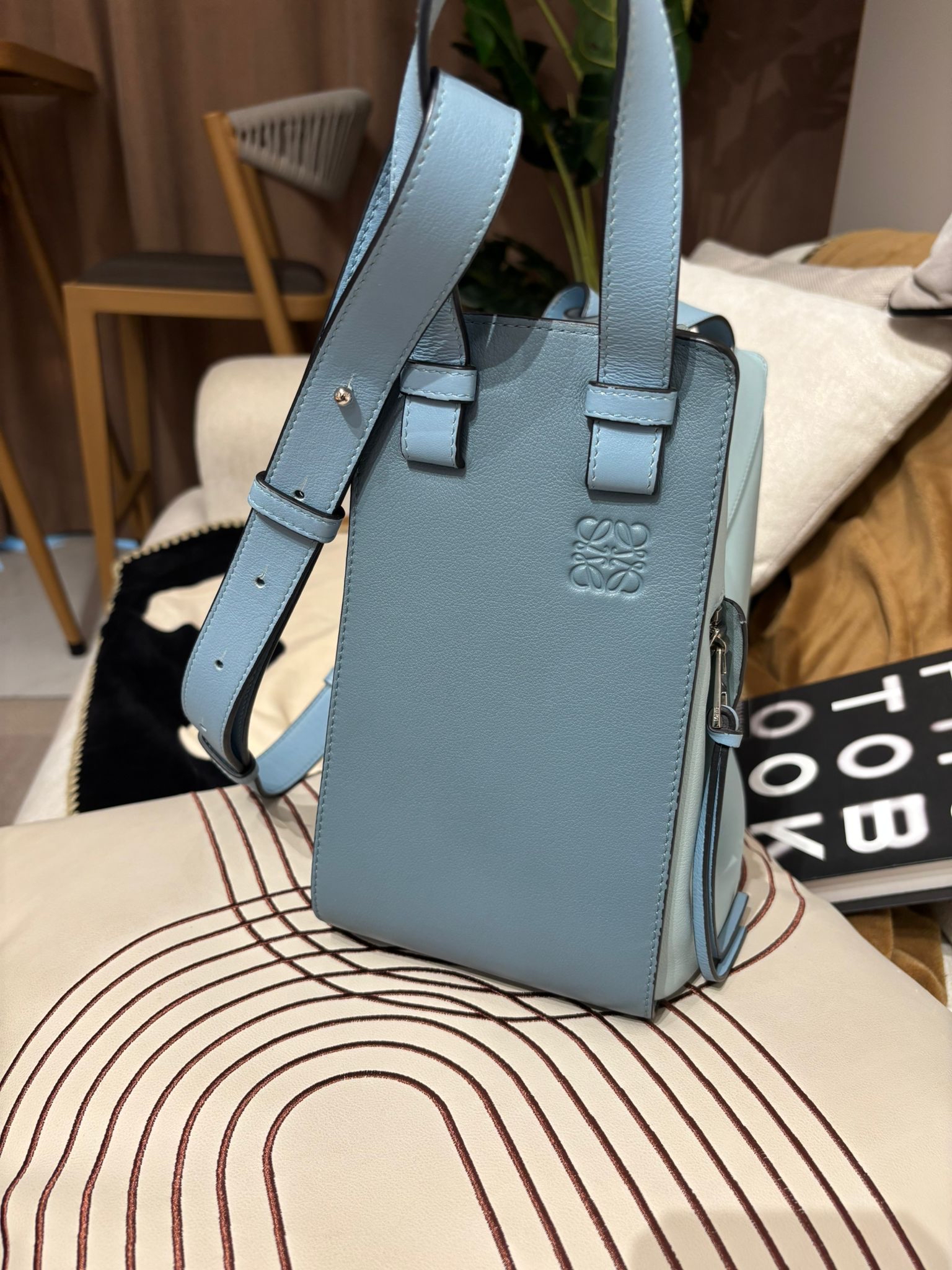 Loewe hammock medium 100%Authentic ,98%new✅dust bag 