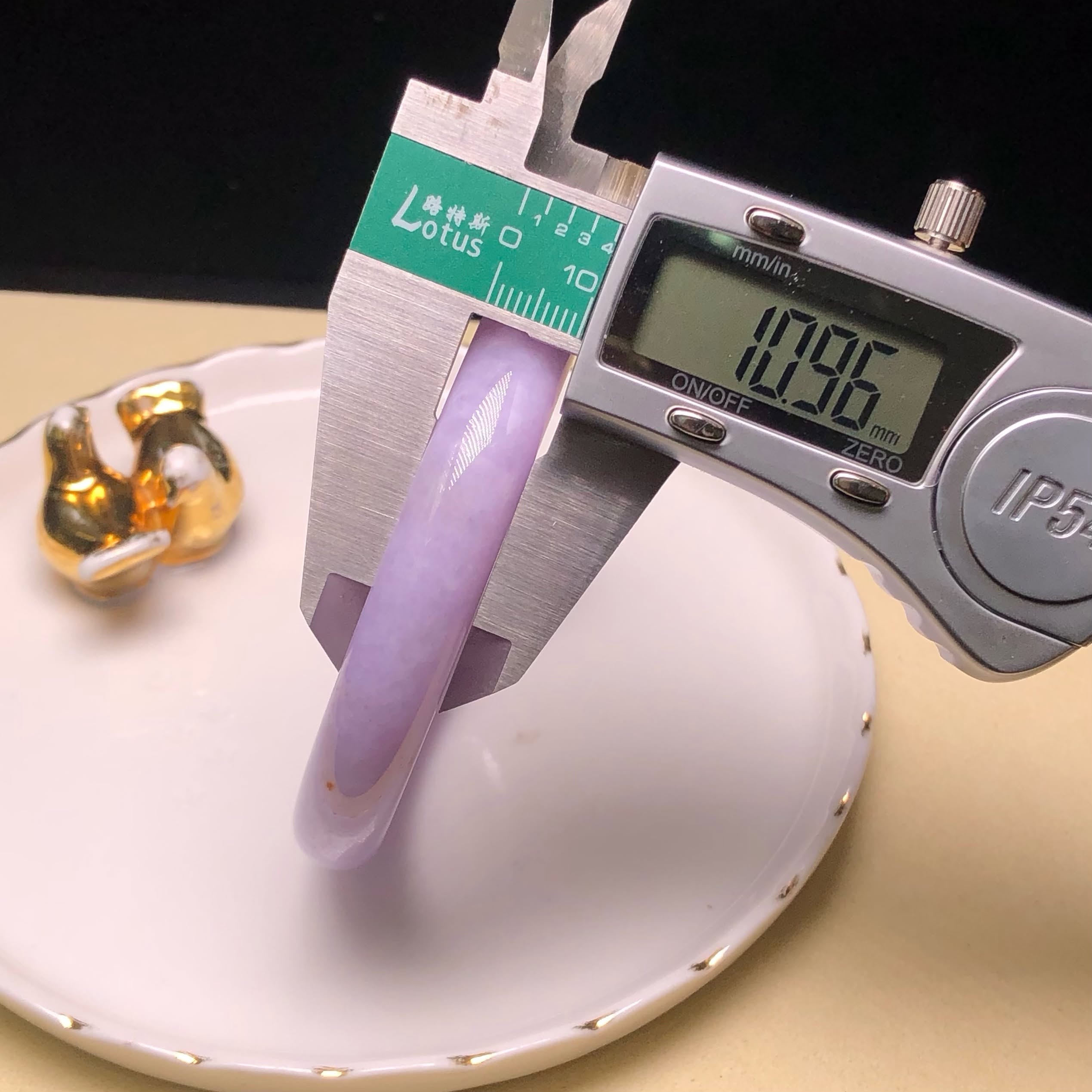C06808 紫羅蘭帶翡色圓鐲57.7mm