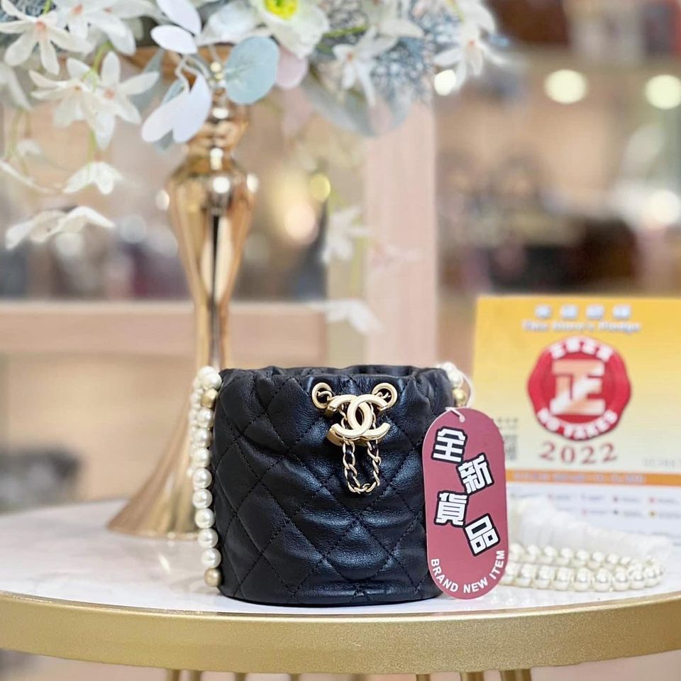 Chanel-mini-bucket-Pearl-chain-bag | Ladies Luxury旺角門市 
