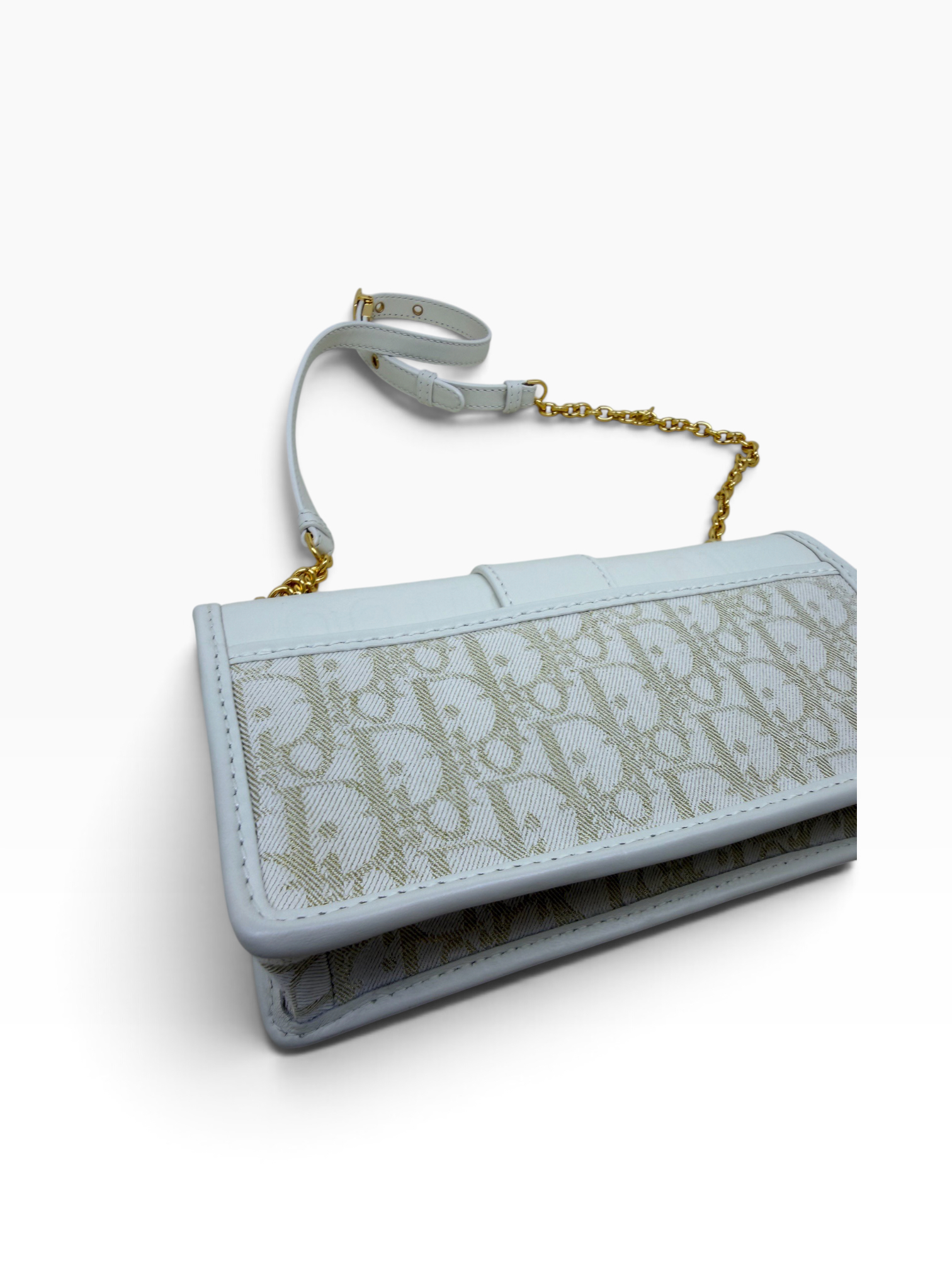 Pre owned Dior 30 Montaigne East-West K08171