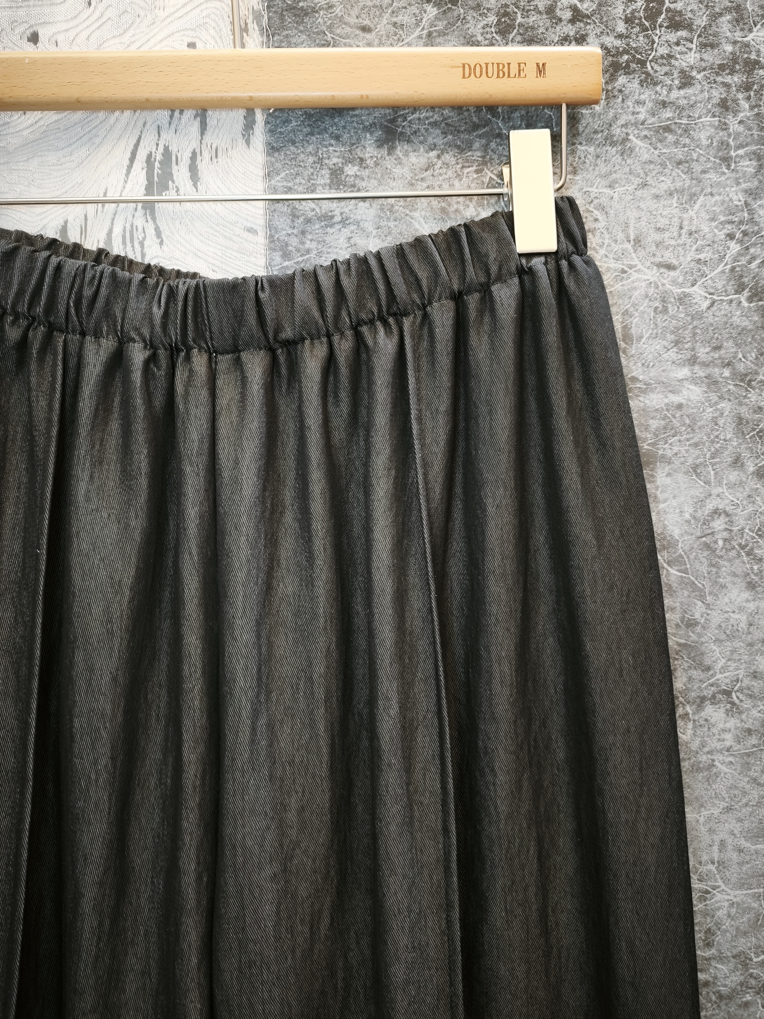 前骨簿料直筒褲