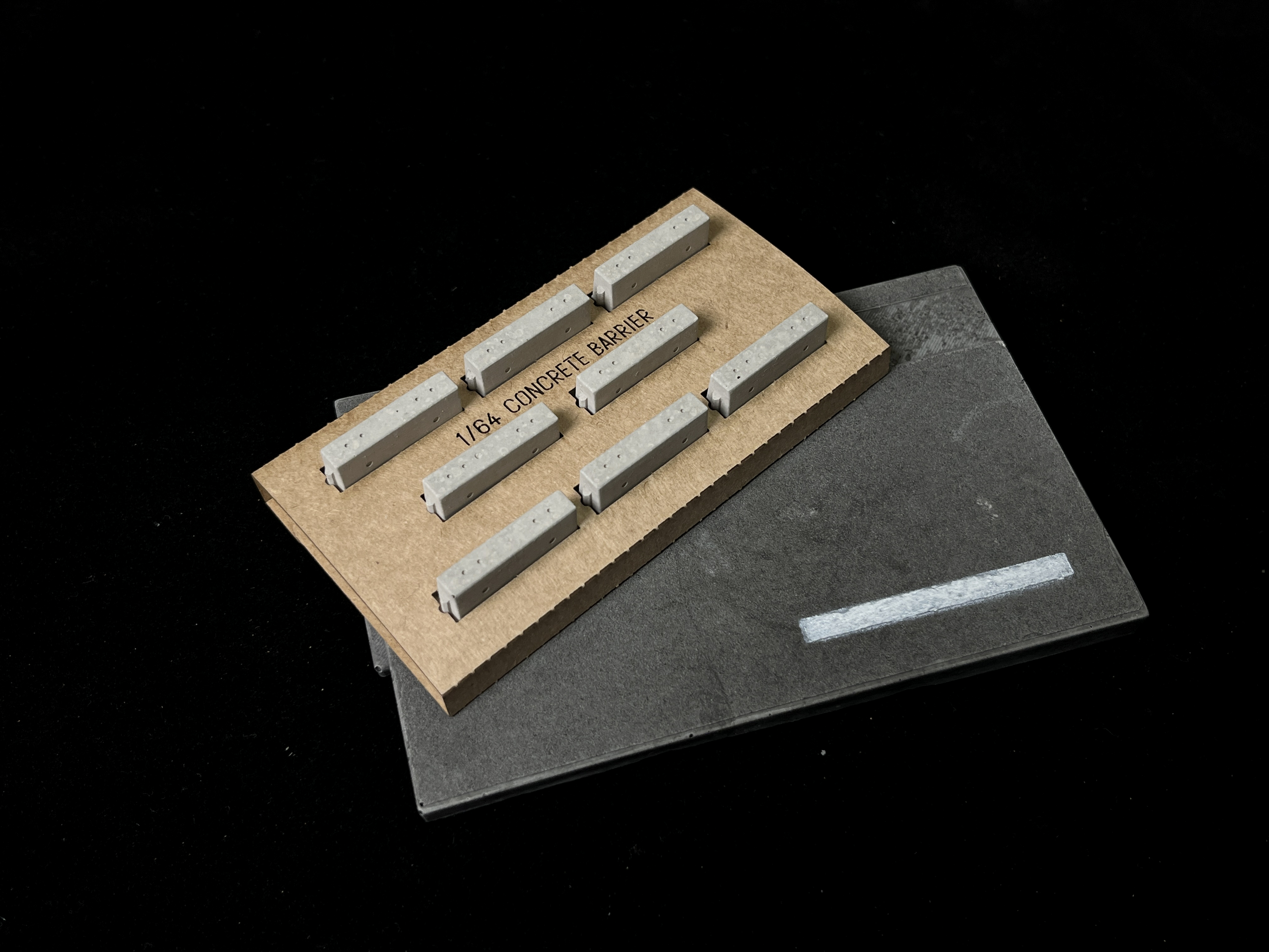 【1:64】水泥石墩 / Concrete Jersey Barrier /