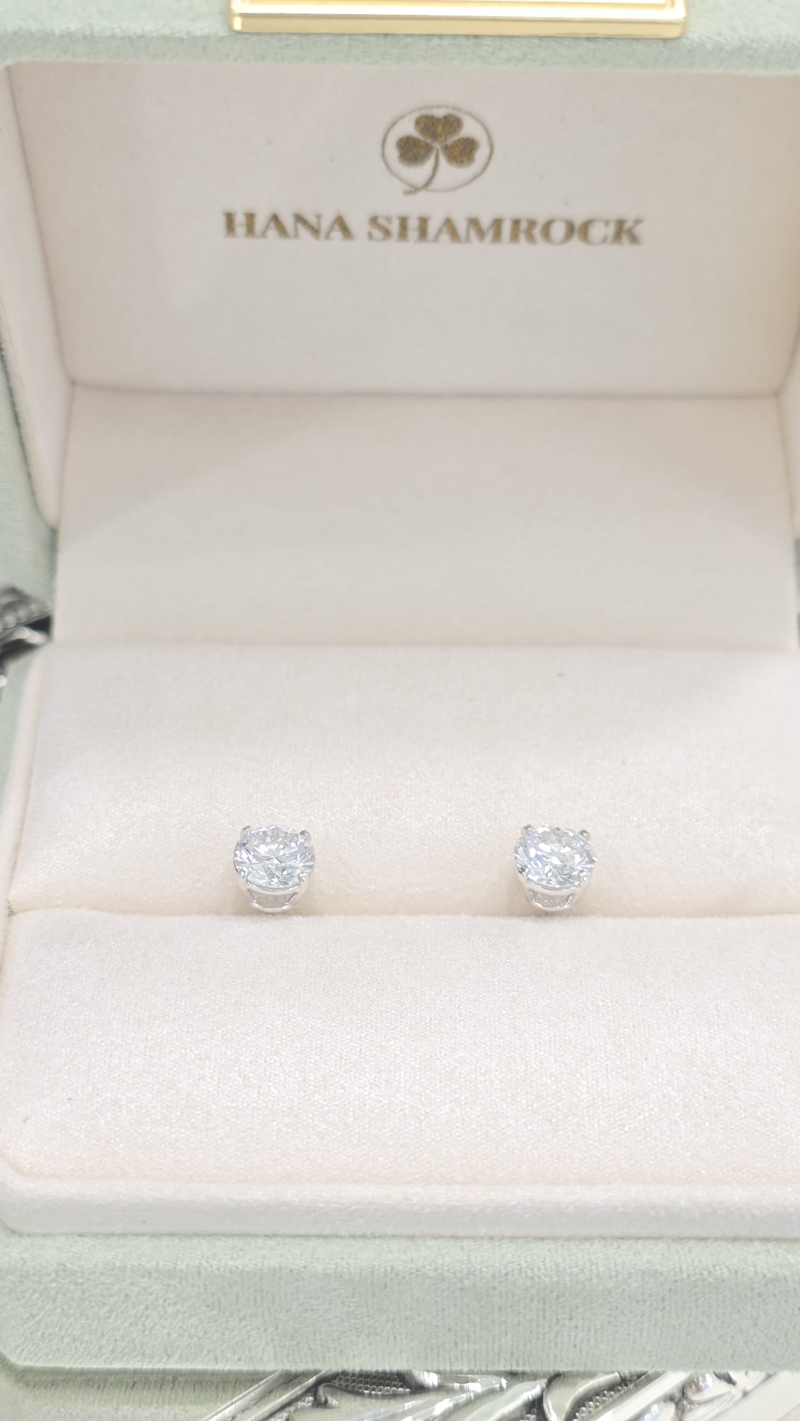 18K金白培育鑽石耳釘 D2.06ct/2 G1.136g