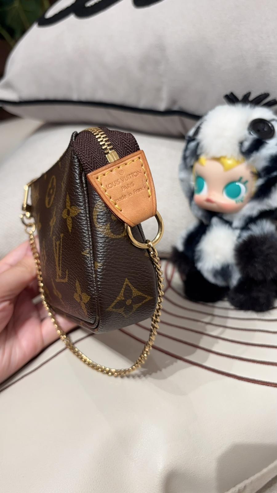 Lv mini pochette Monogram ,100%Authentic,95%New ✅Dust bag