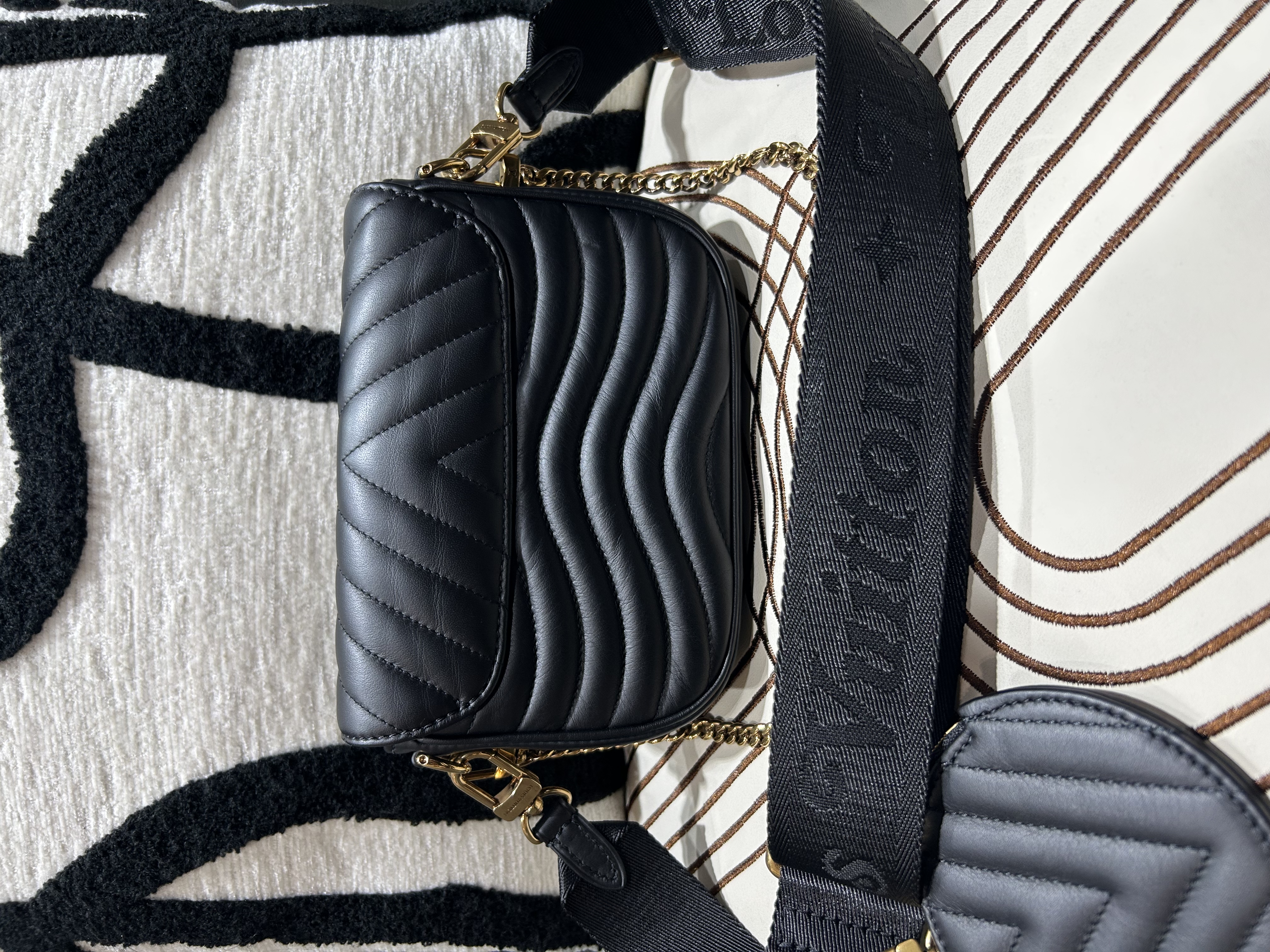 Lv New Wave Multi-Pochette Shoulder Bag M56461 100%Authentic, 98%New ✅NHF✅Coin Case ✅Dust bag✅Box