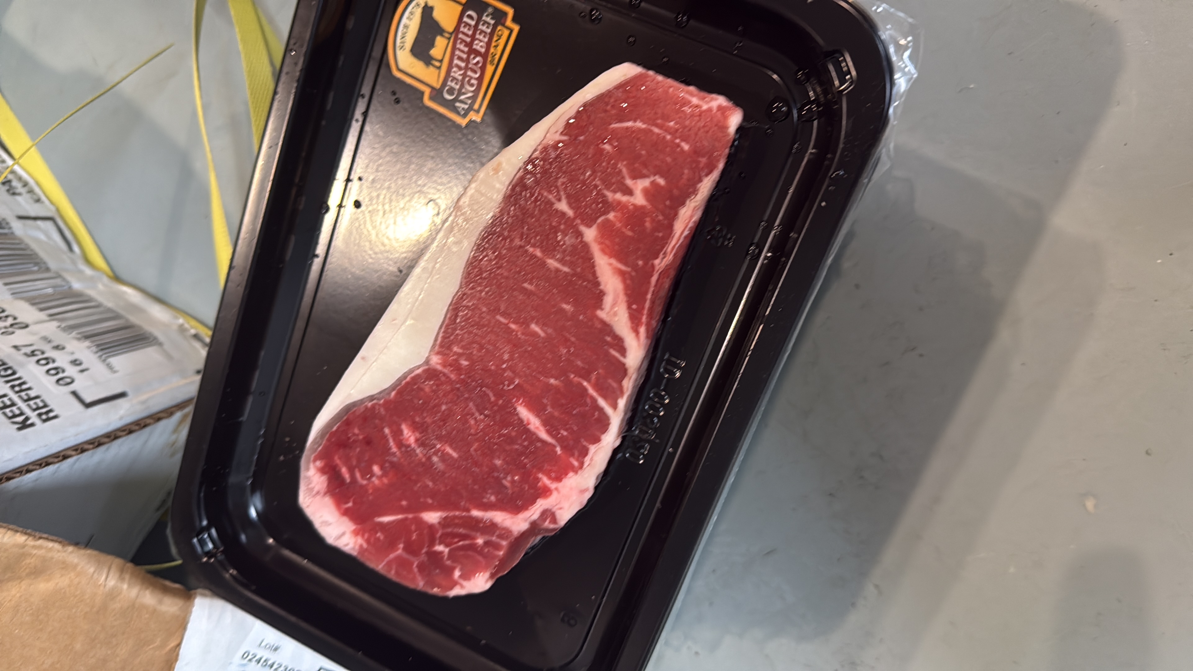 西冷牛扒 每塊約重200-220g