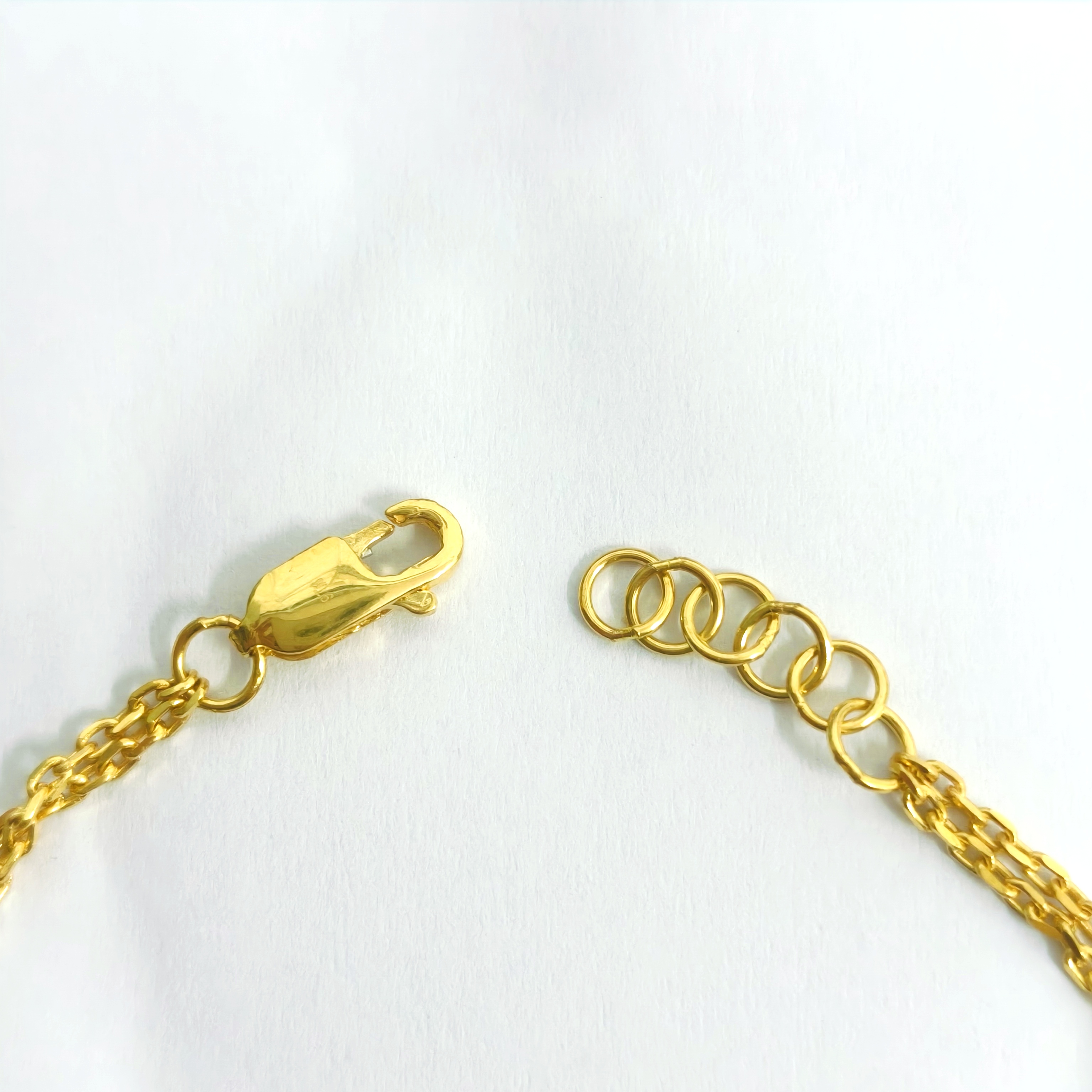 916 GOLD CD WITH DANGLE SOLID CABLE BRACELET 916 金 CD实心万字手链