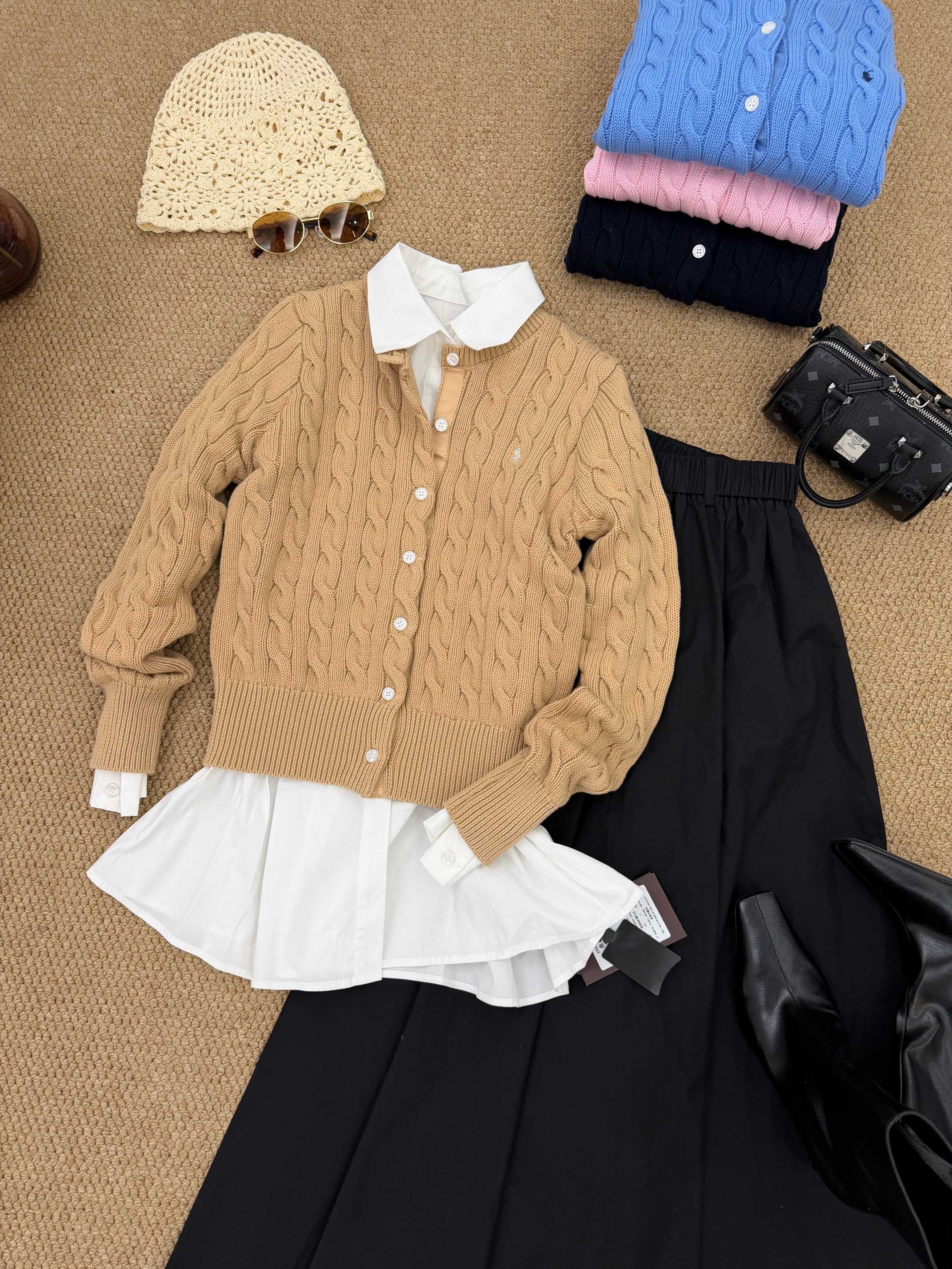 $188件。🔥 最新配色  口碑爆款‼️Ra 經典老錢風大麻花絞花針織開襟衫