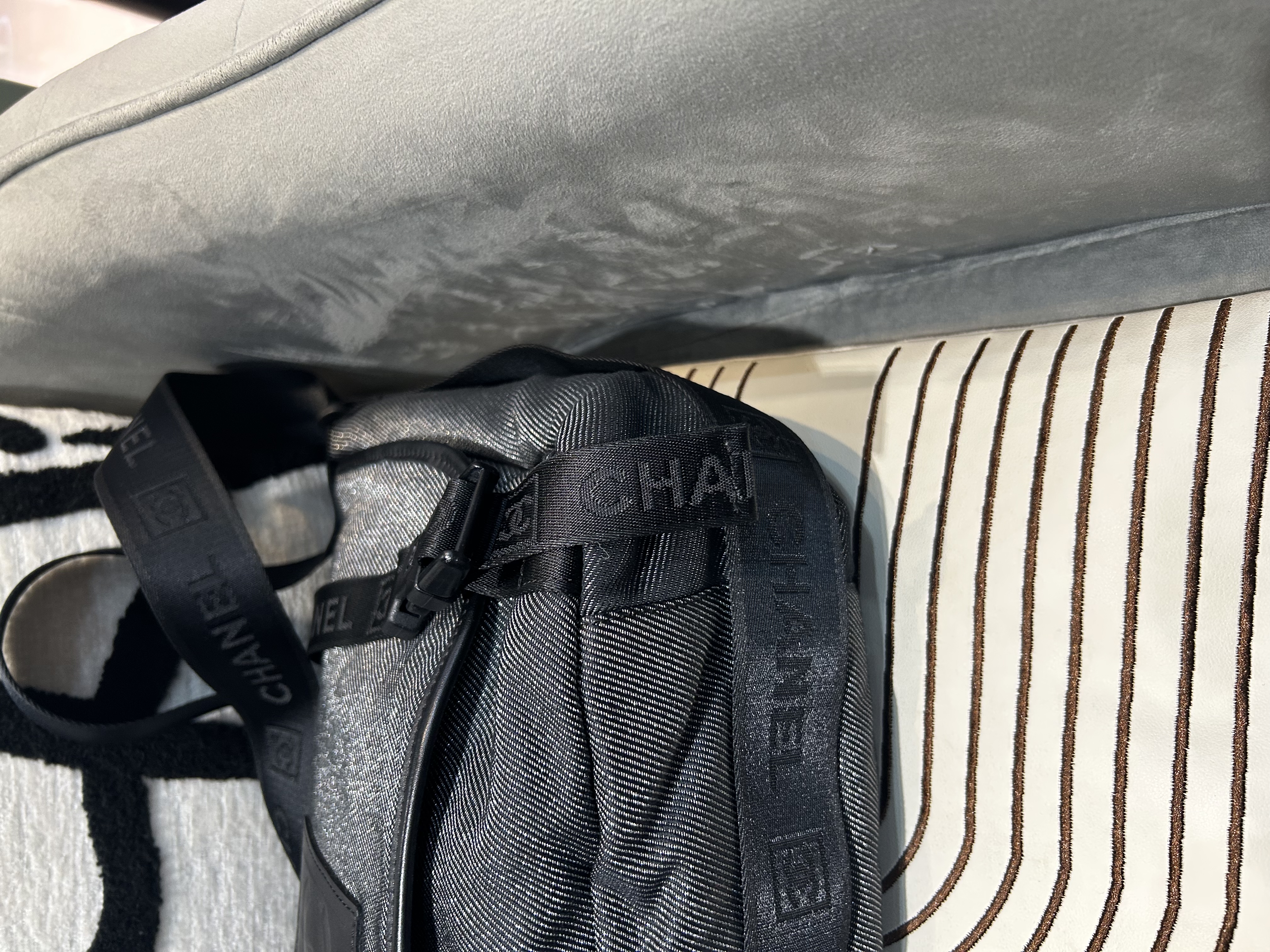 CHANEL CROSSBODY BAG Sporty 100%Authentic, 95%New ✅10CARD✅防塵袋 