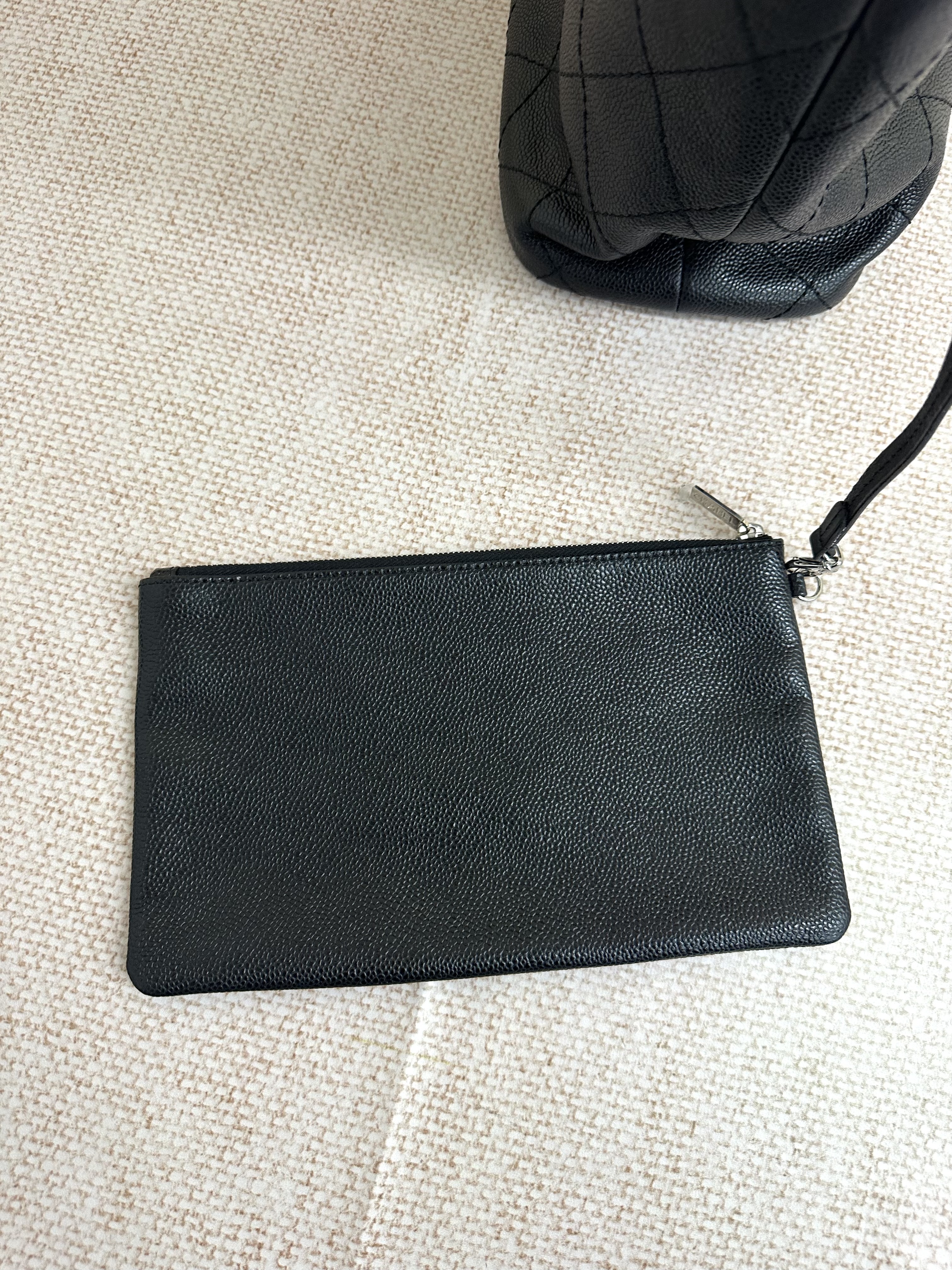 Pre-owned Chanel Caviar Quilted Fever Tote/ Product Code: 26040213