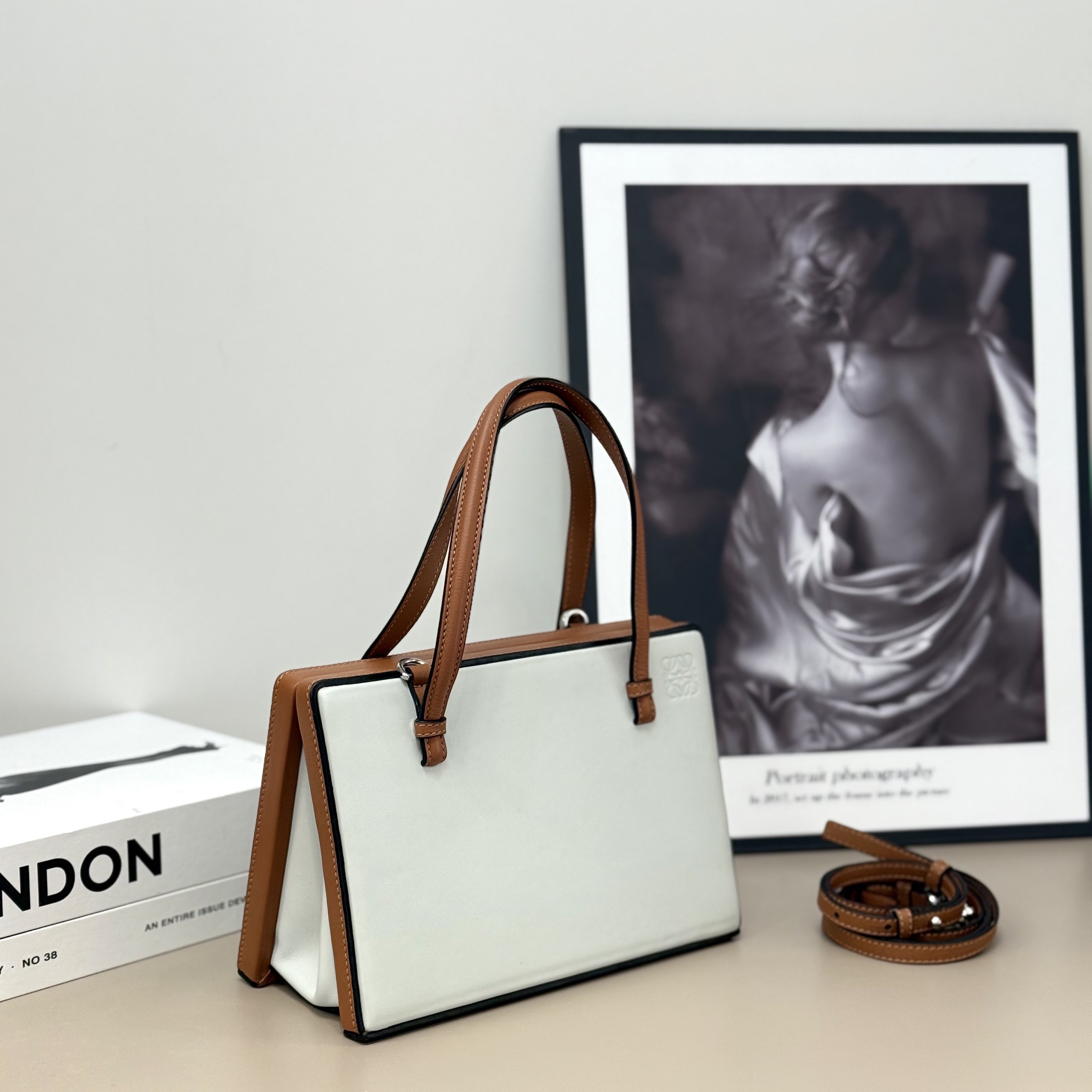 【預訂貨品】Loewe postal bag