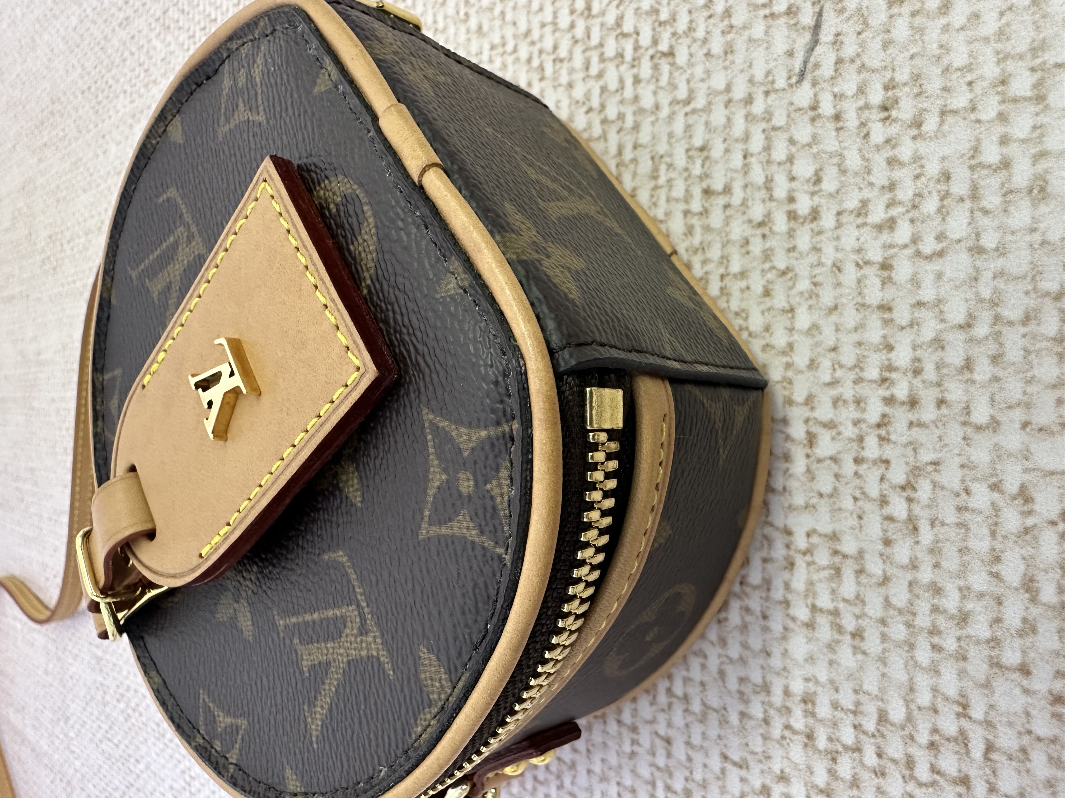 Pre-owned Louis Vuitton Mini Boîte Chapeau / Product Code: 26030910