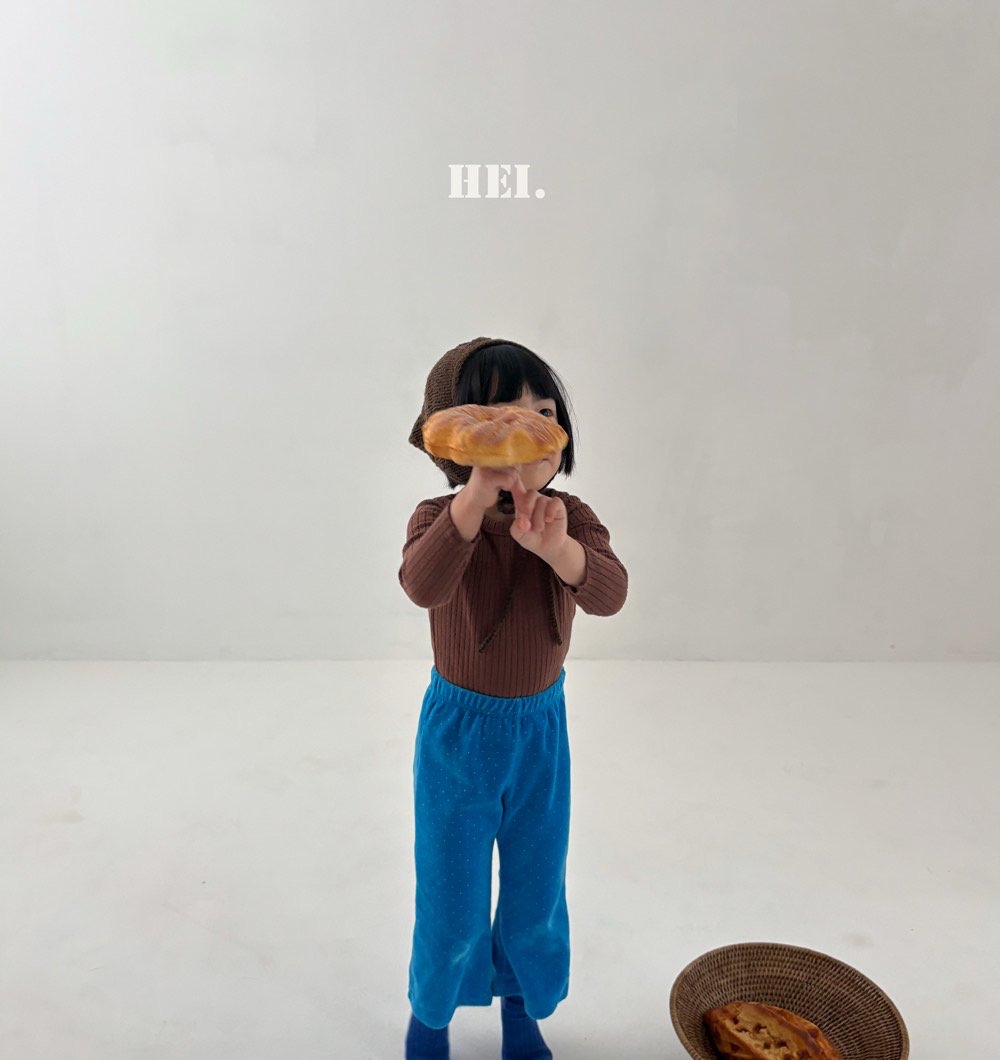 Hei | Stretchy Tee