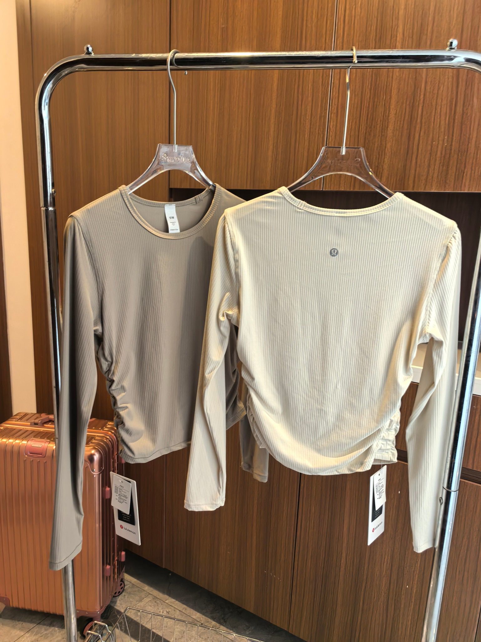 $109件、2件起$99件。lulu All it takes螺紋瑜伽上衣