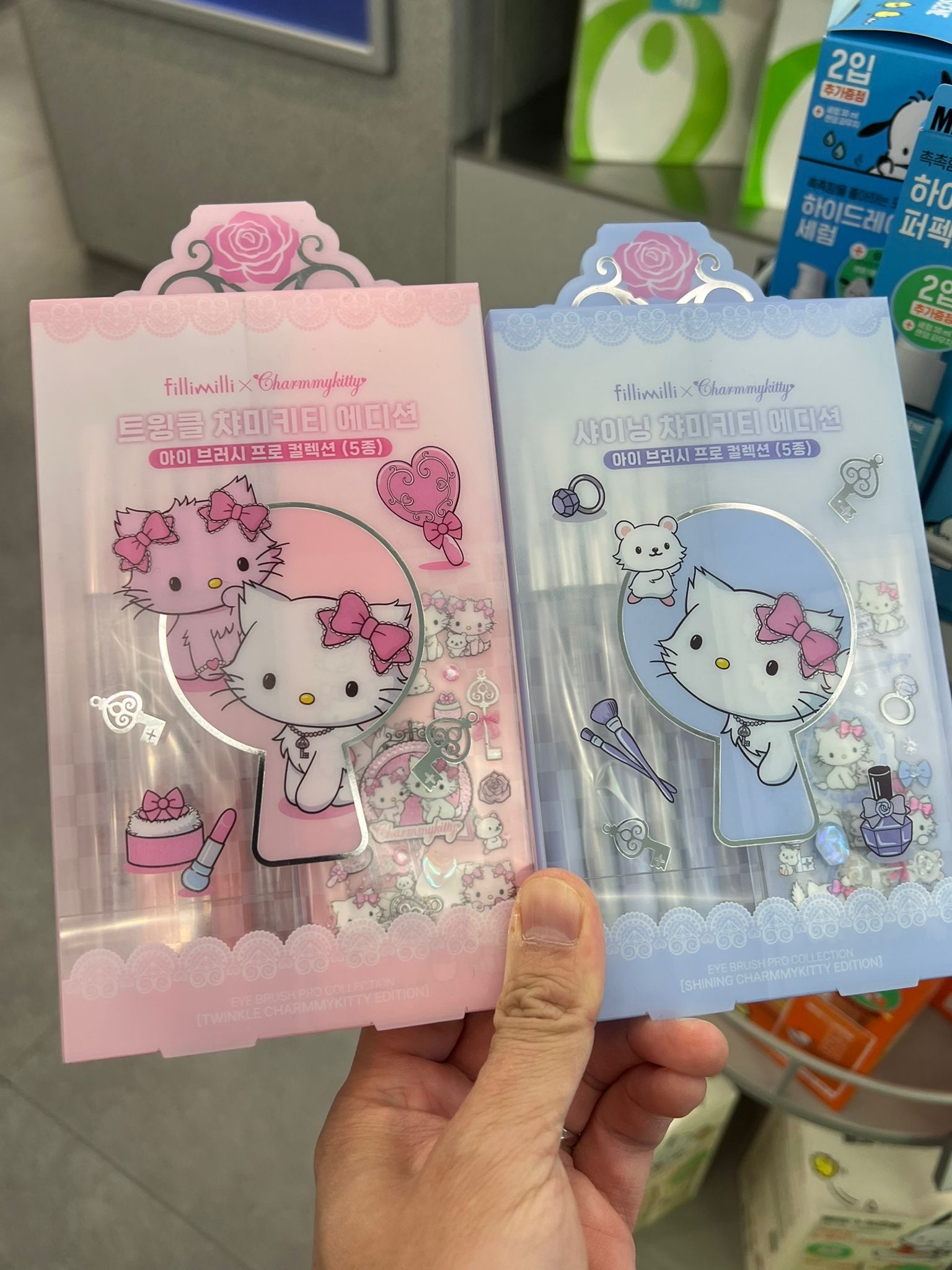 Fillimilli x kitty 眼影掃套裝 5支+盒+貼紙 