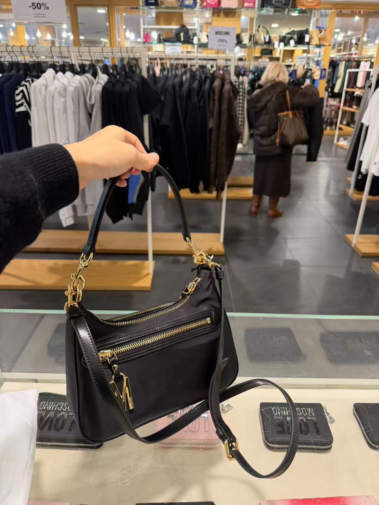 Moschino黑金尼龍質地兩用袋