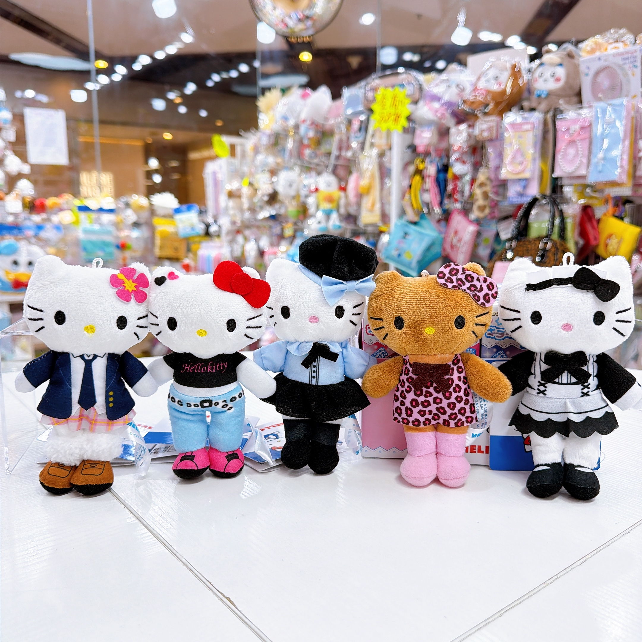 日本直送Sanrio Hello Kitty新款造型長腿掛飾