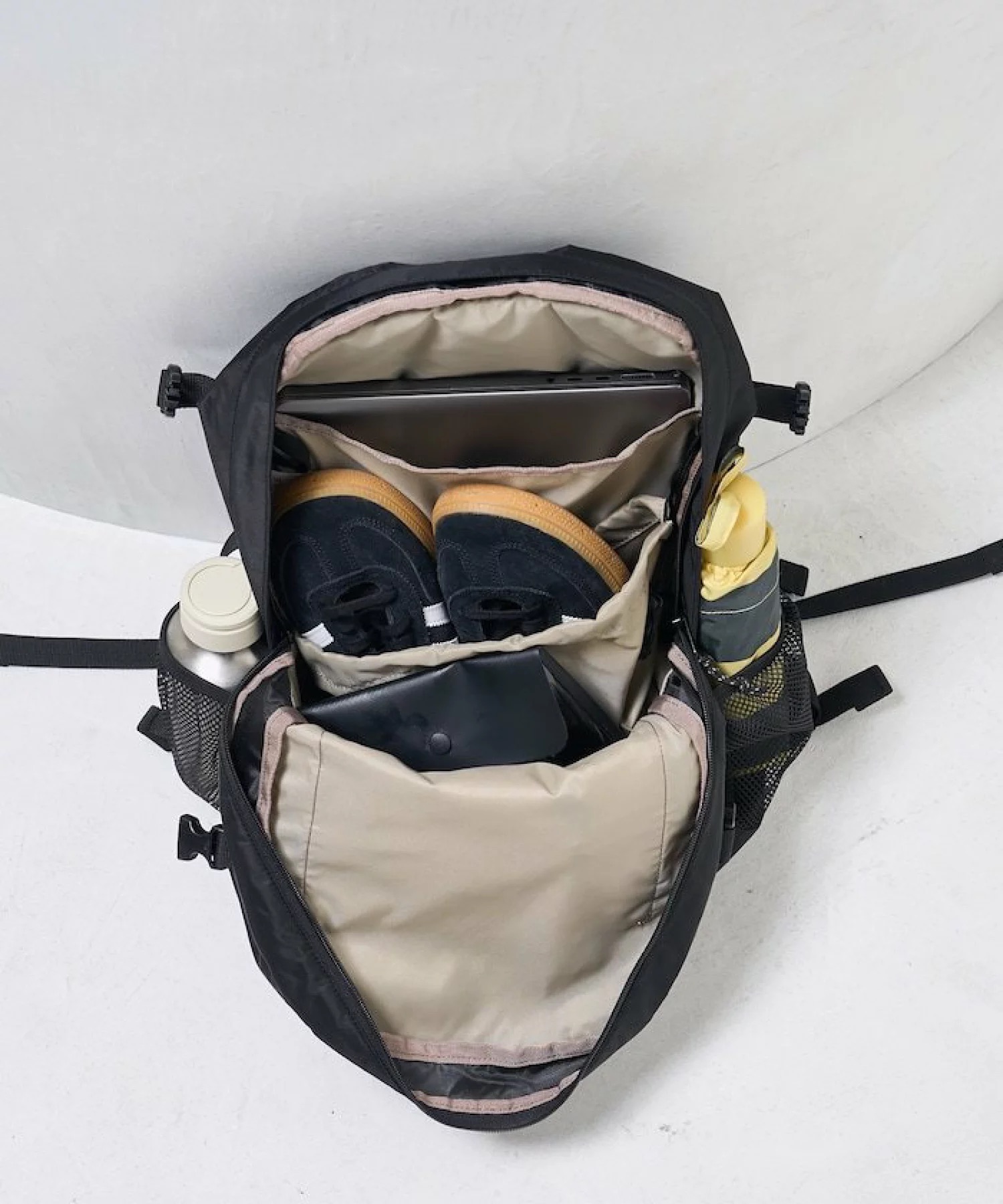 日本代購【 2026新商品 日本直送 FREAK'S STORE x Coleman 別注版 Walker 輕量尼龍 25L 背囊  |  FREAK'S STORE  Exclusive Walker 25L Backpack - Lightweight Nylon 】