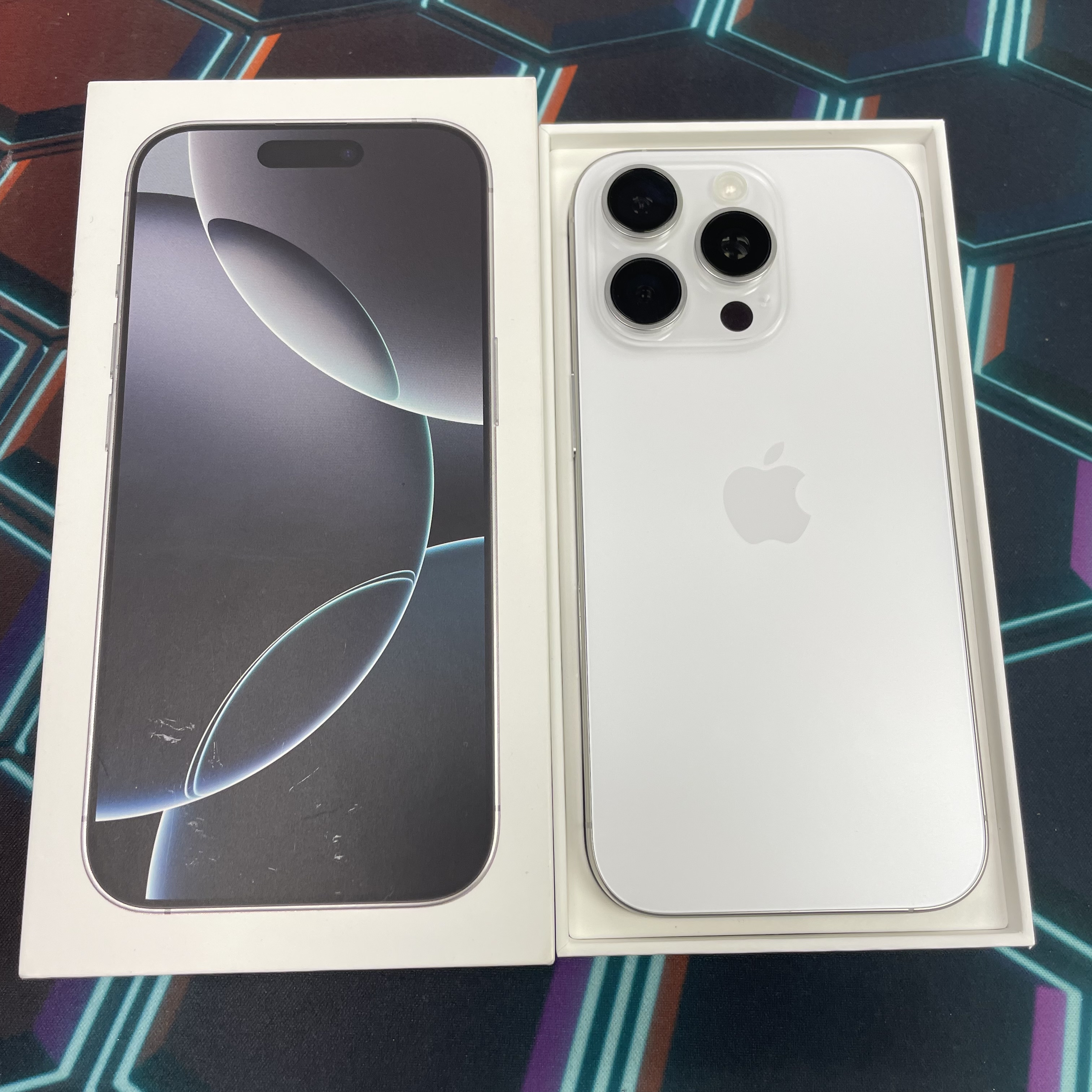 *7827 16 pro 完美機 256GB 電90 白色 white