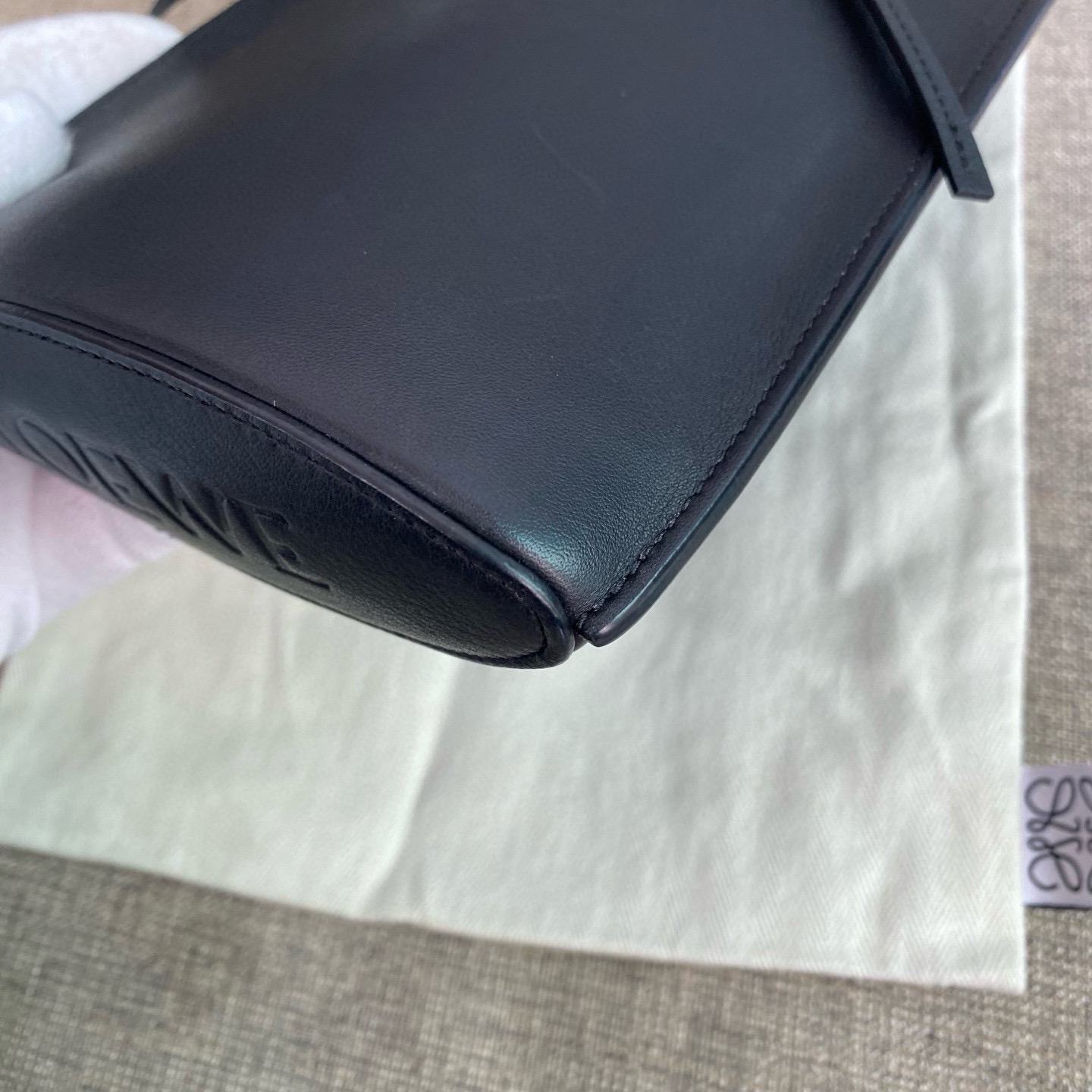 【預訂貨品】LOEWE黑色手機包