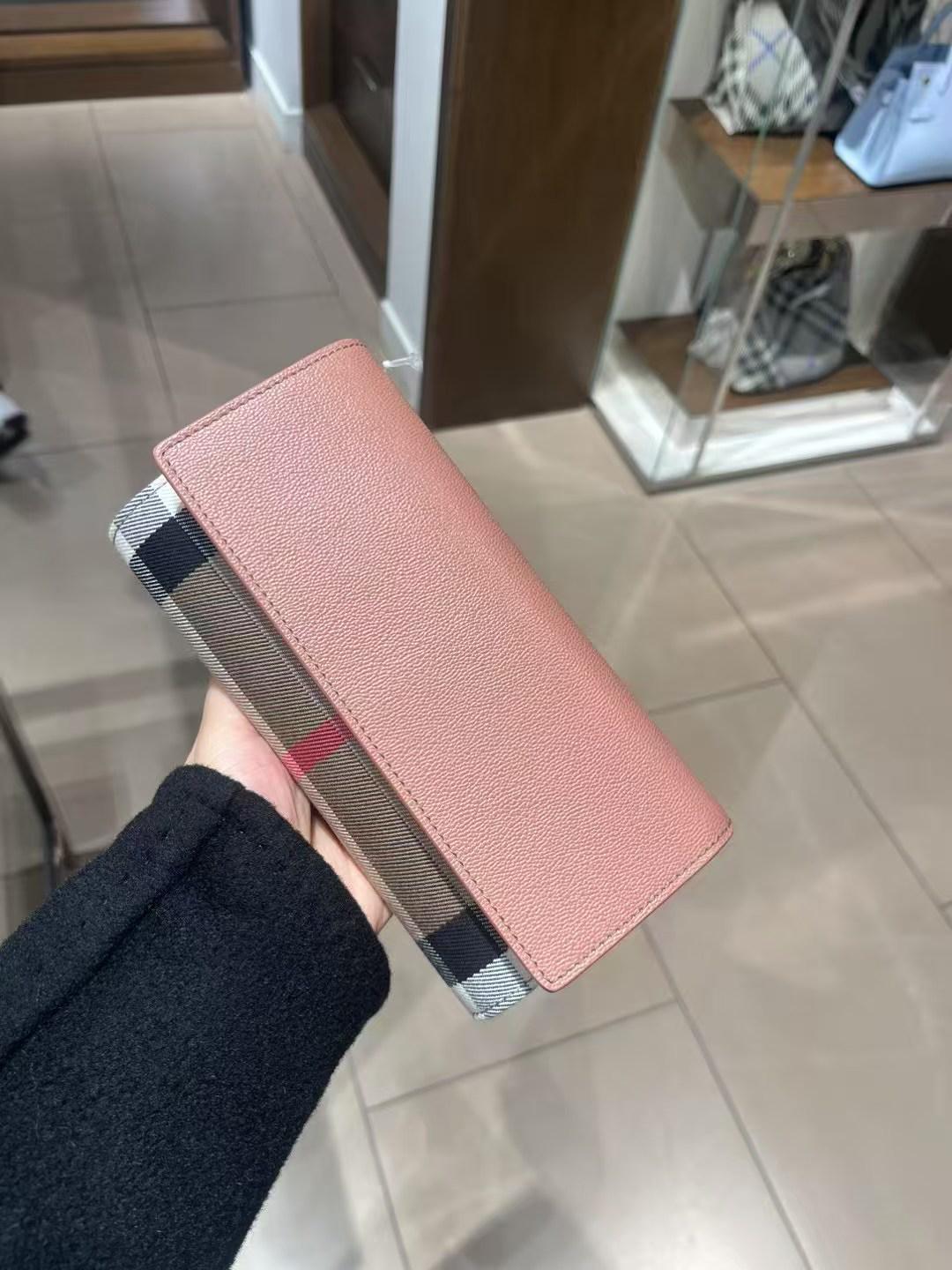 預購 Burberry🌈🌈折扣款 翻蓋長wallet Sale