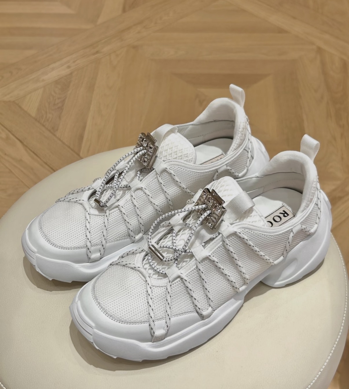 限時優惠‼️新款🆕訂貨📮RV Viv’ Zag 小鑽扣sneaker  自帶增高6cm 😍 Size 35/36/37/38/39