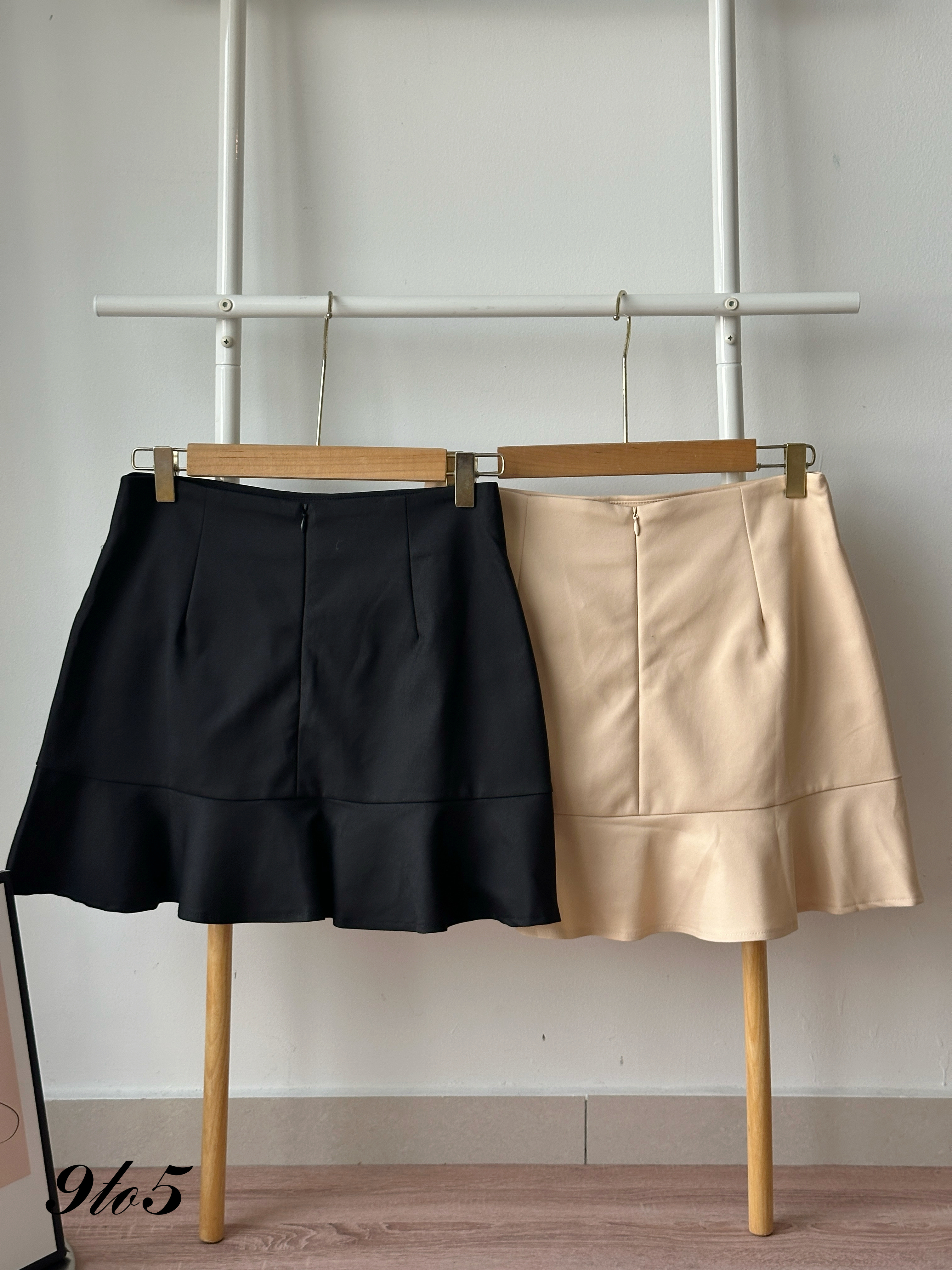 S1932 Short Mermaid Skirt - Beige & Black 