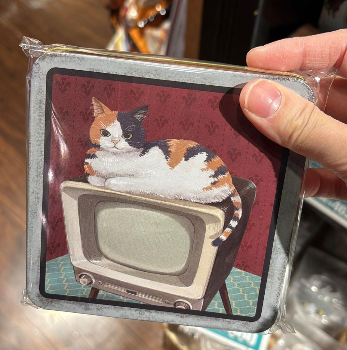 貓貓 電視圖案 鐵缶連小食