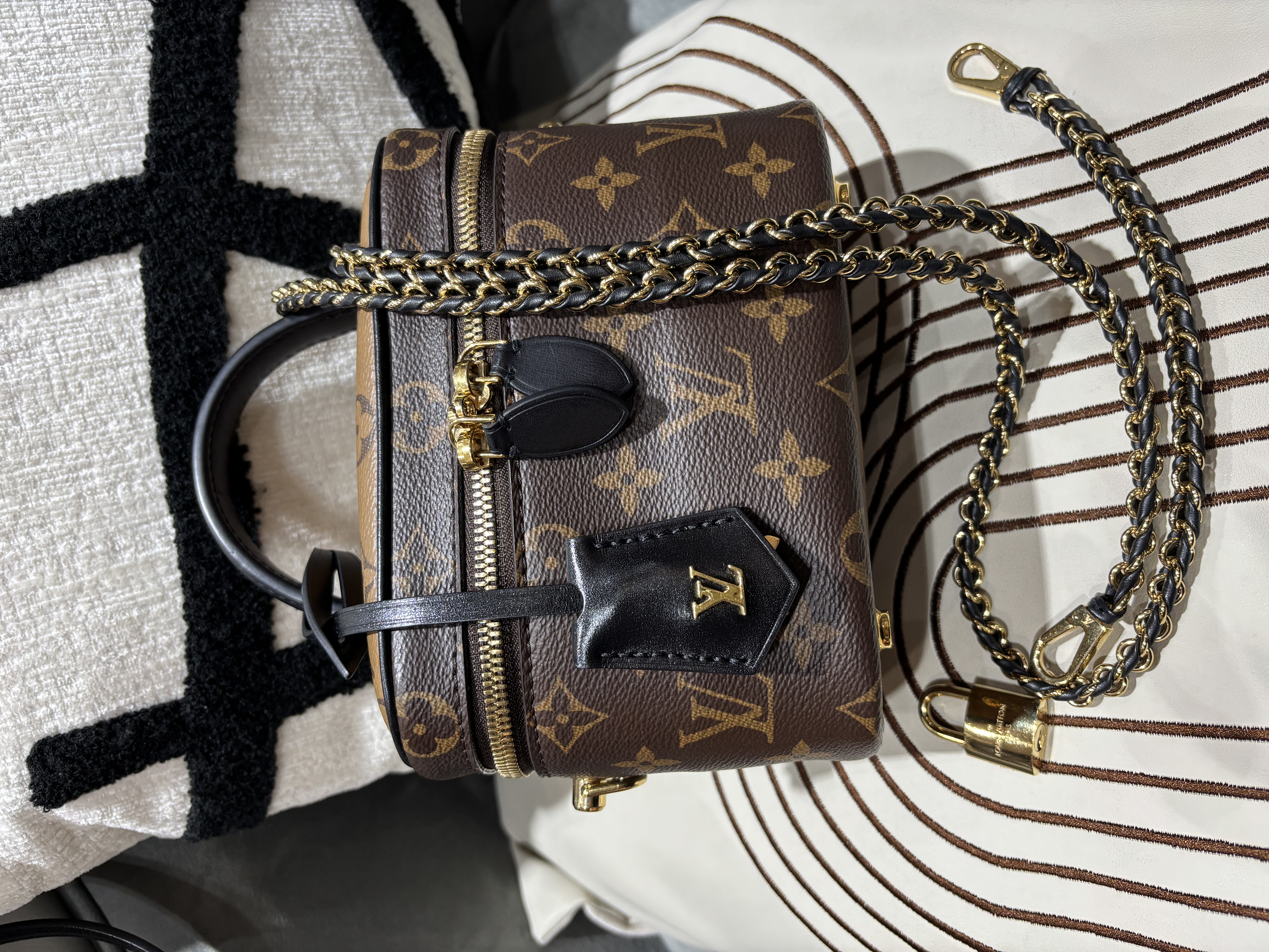 Lv Vanity PM Vanity Case M45165, Monogram Reverse 100%Authentic,92%new  ✅key lock ✅dust bag  