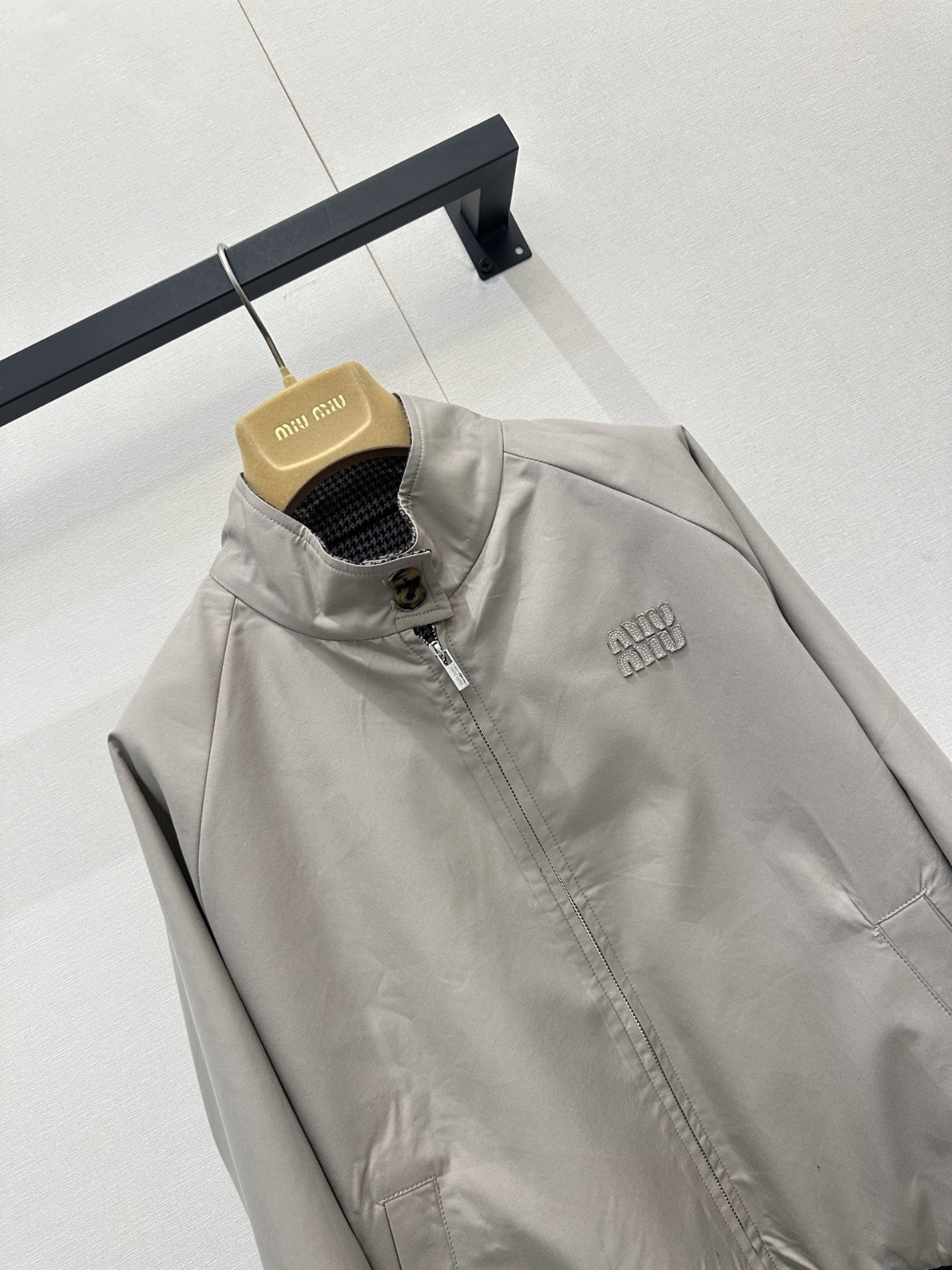 【頂級原單】Miu Miu 雙面可穿學院風立領拉鍊外套