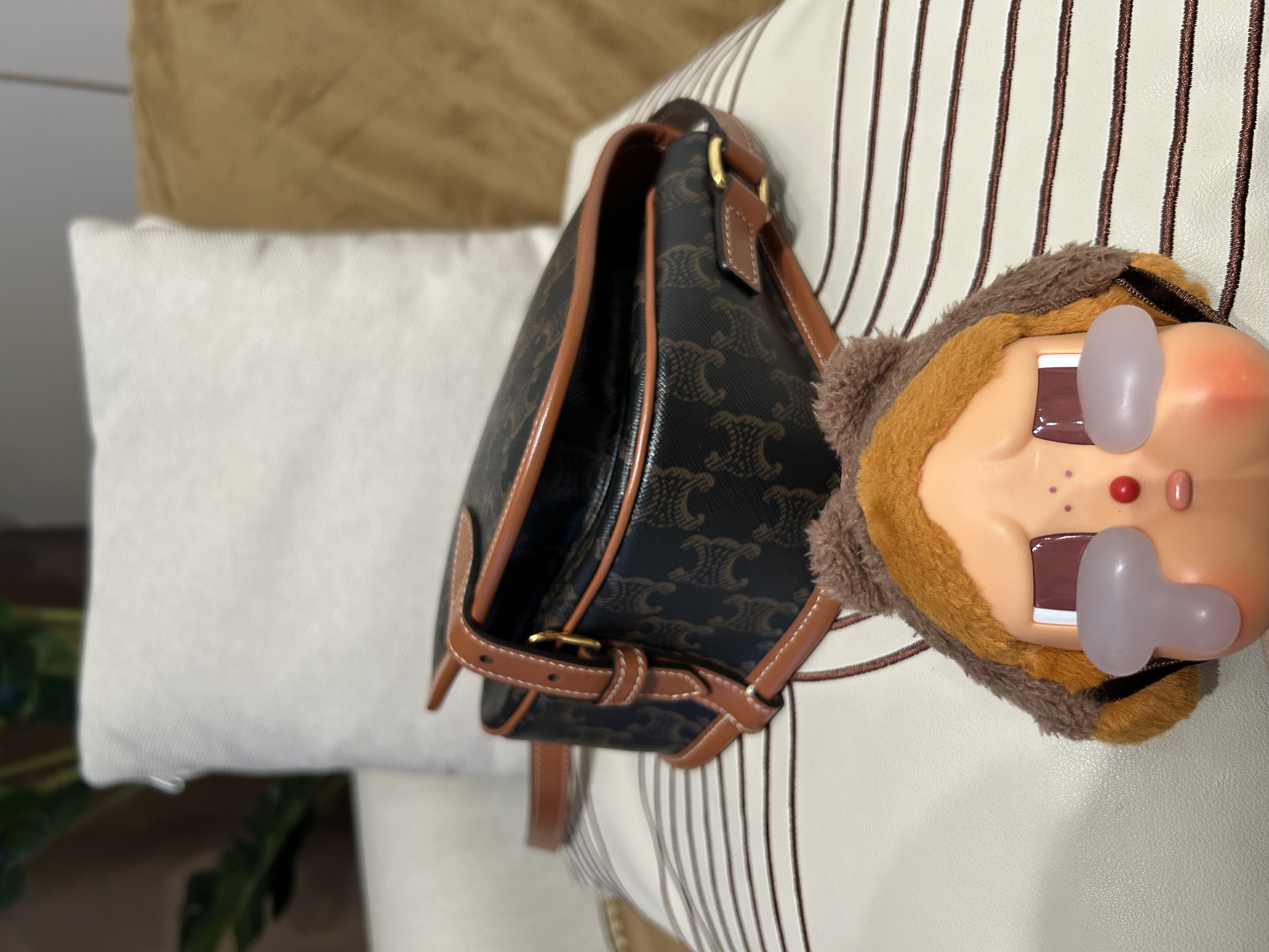 CELINE FOLCO medium 100%Authentic,98%new✅dust bag