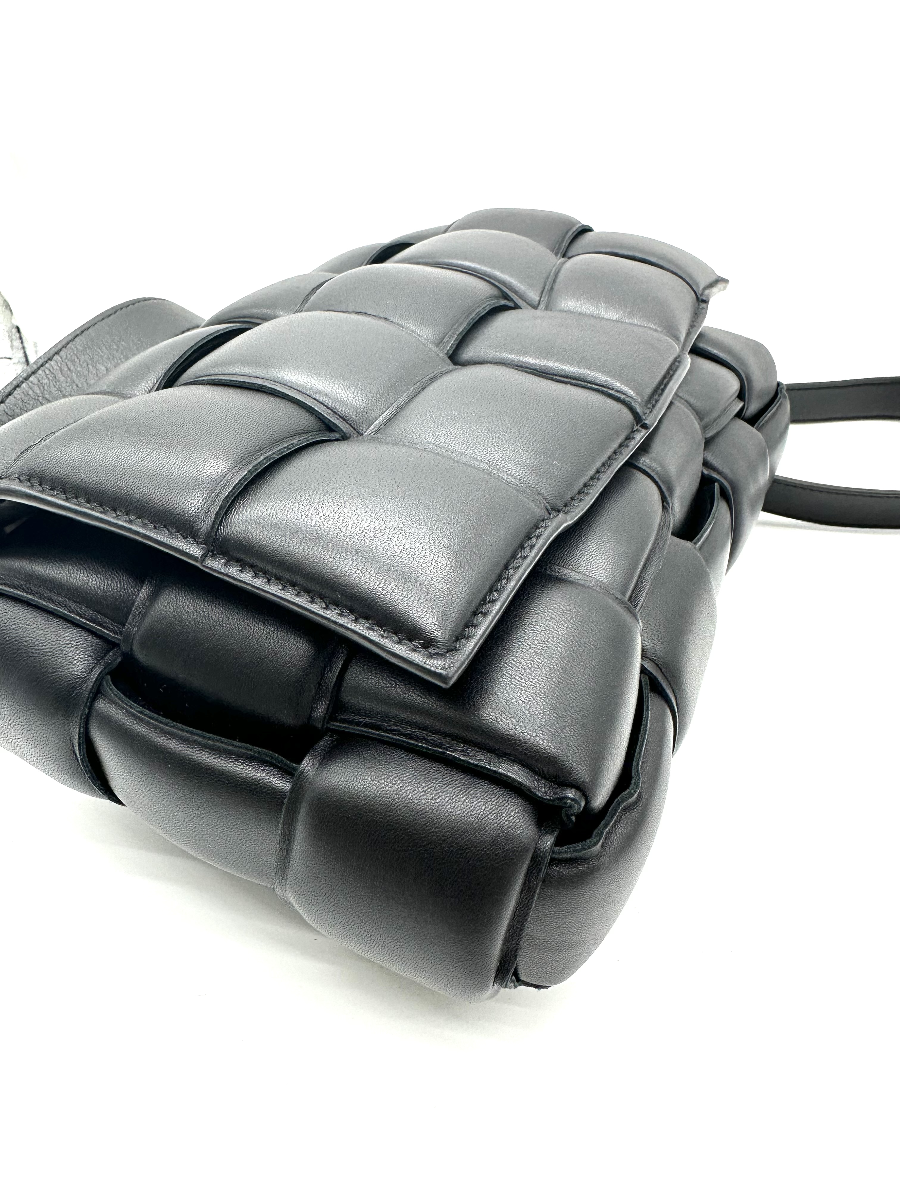 Pre-owned Bottega Veneta Padded Cassette bag/ Product Code: 26031810